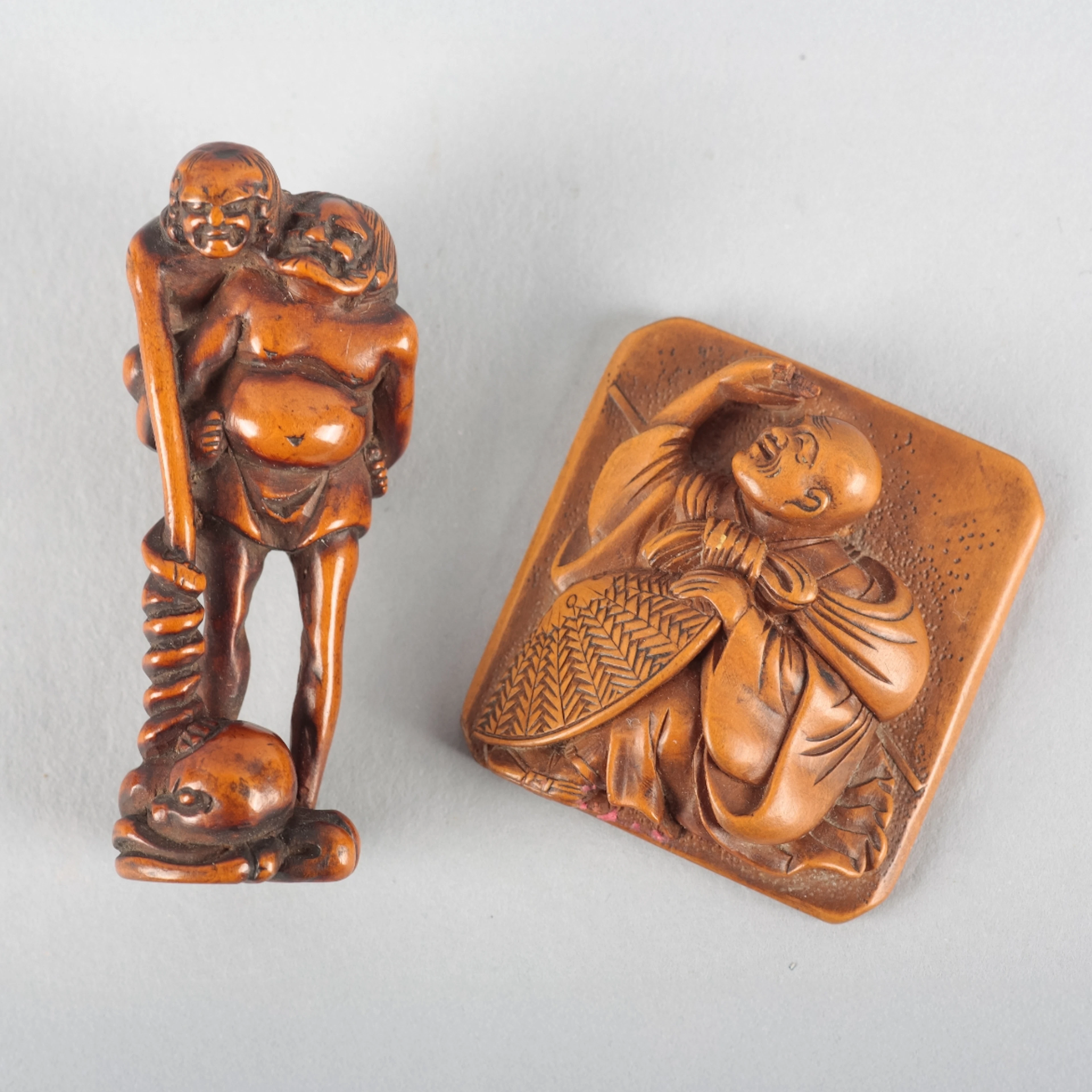 A JAPANESE CARVED WOOD NETSUKE
