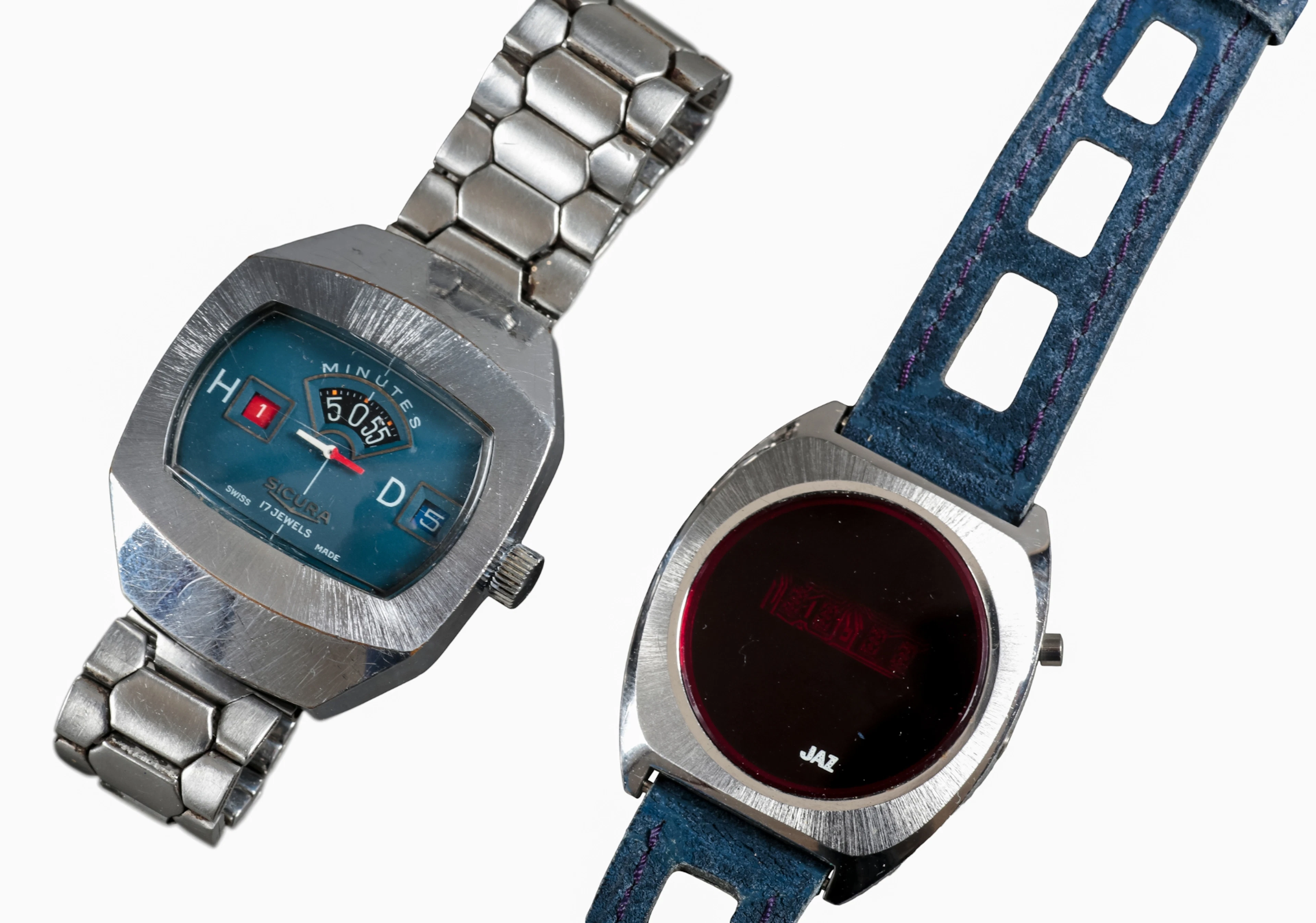 SICURA MINUTES: A STAINLESS STEEL BRACELET WATCH