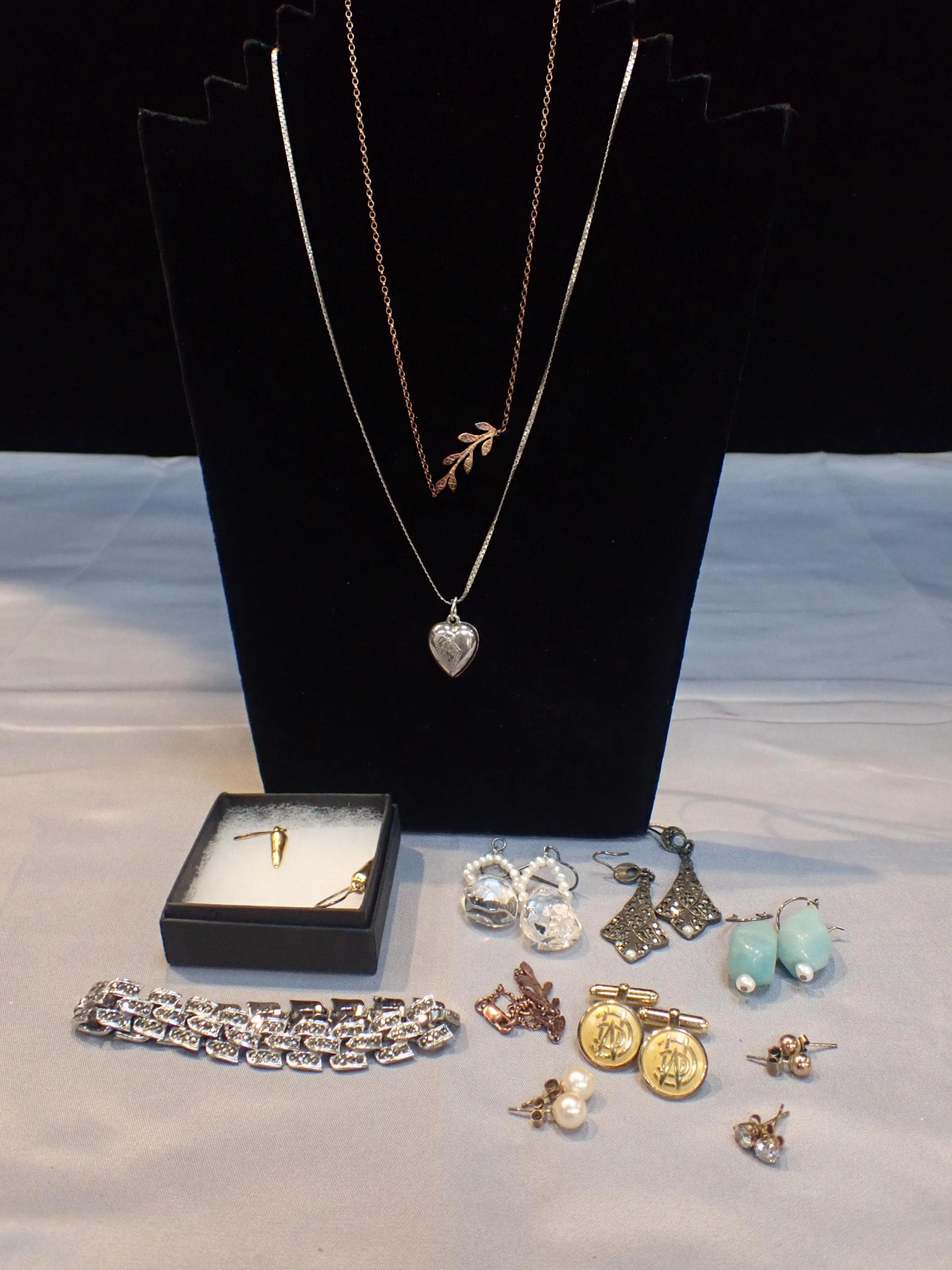 A COLLECTION OF COSTUME JEWELLERY
