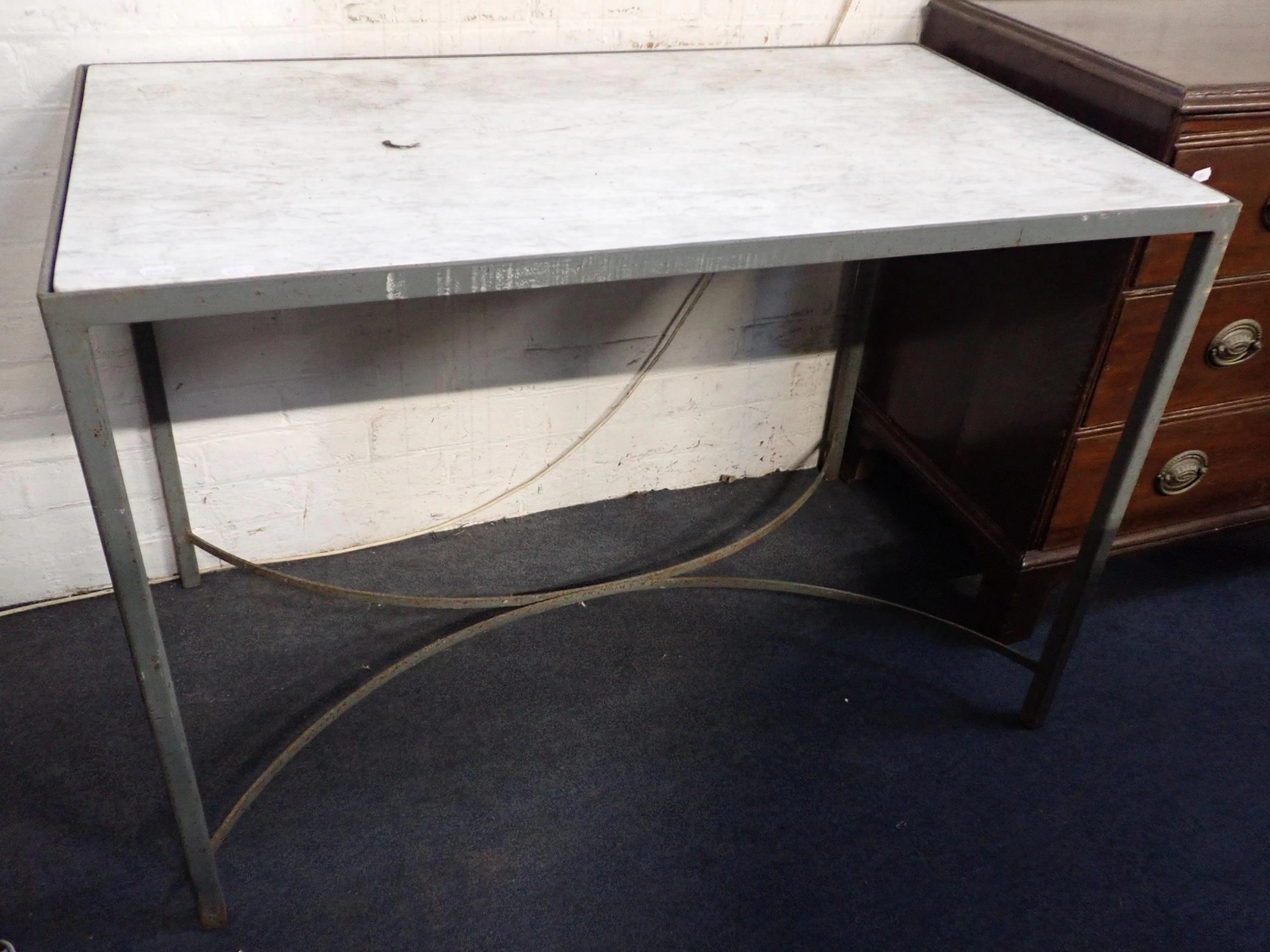 A METAL-FRAMED TABLE WITH WHITE MARBLE TOP