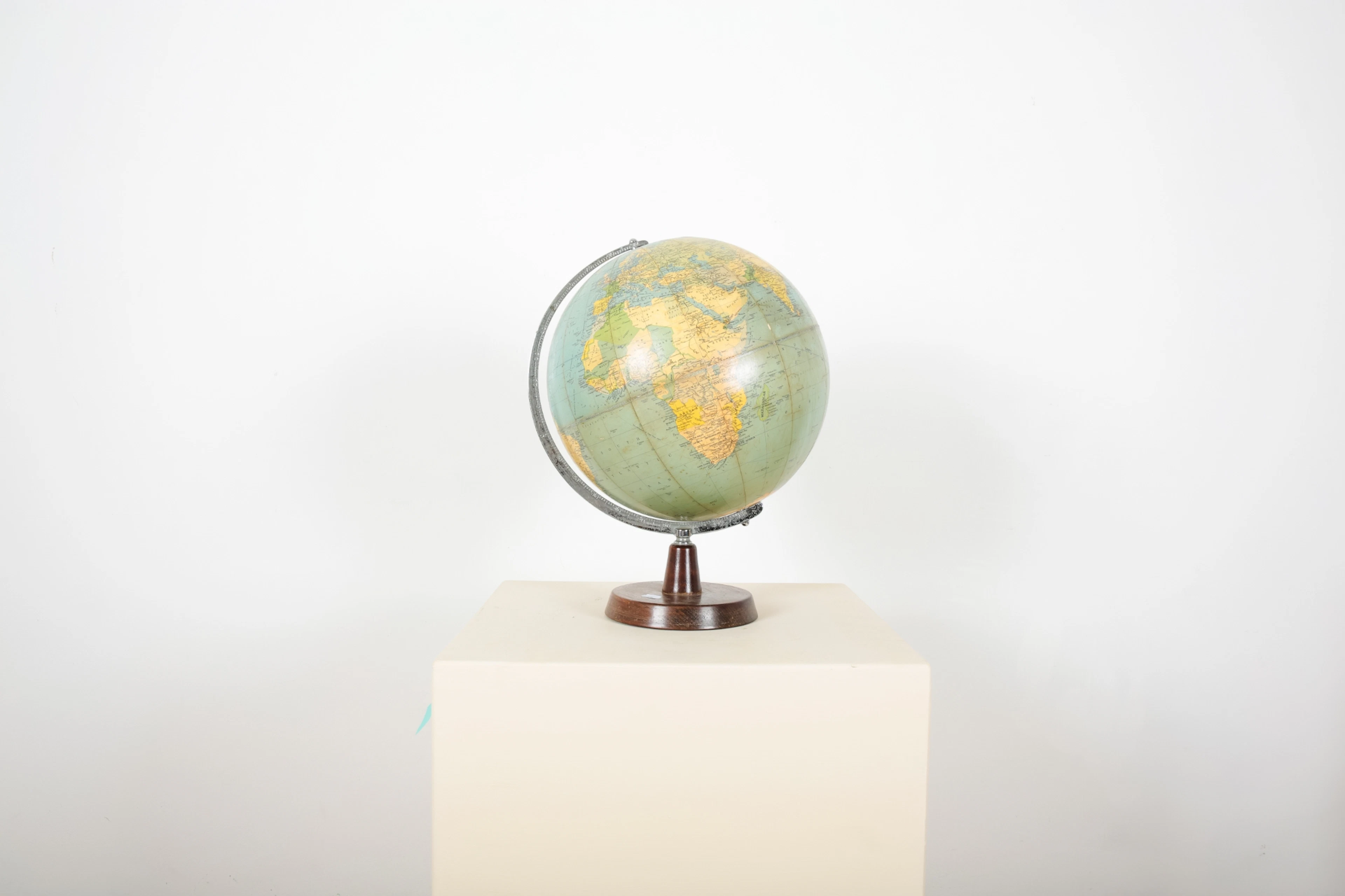 A PHILIPS' CHALLENGE GLOBE