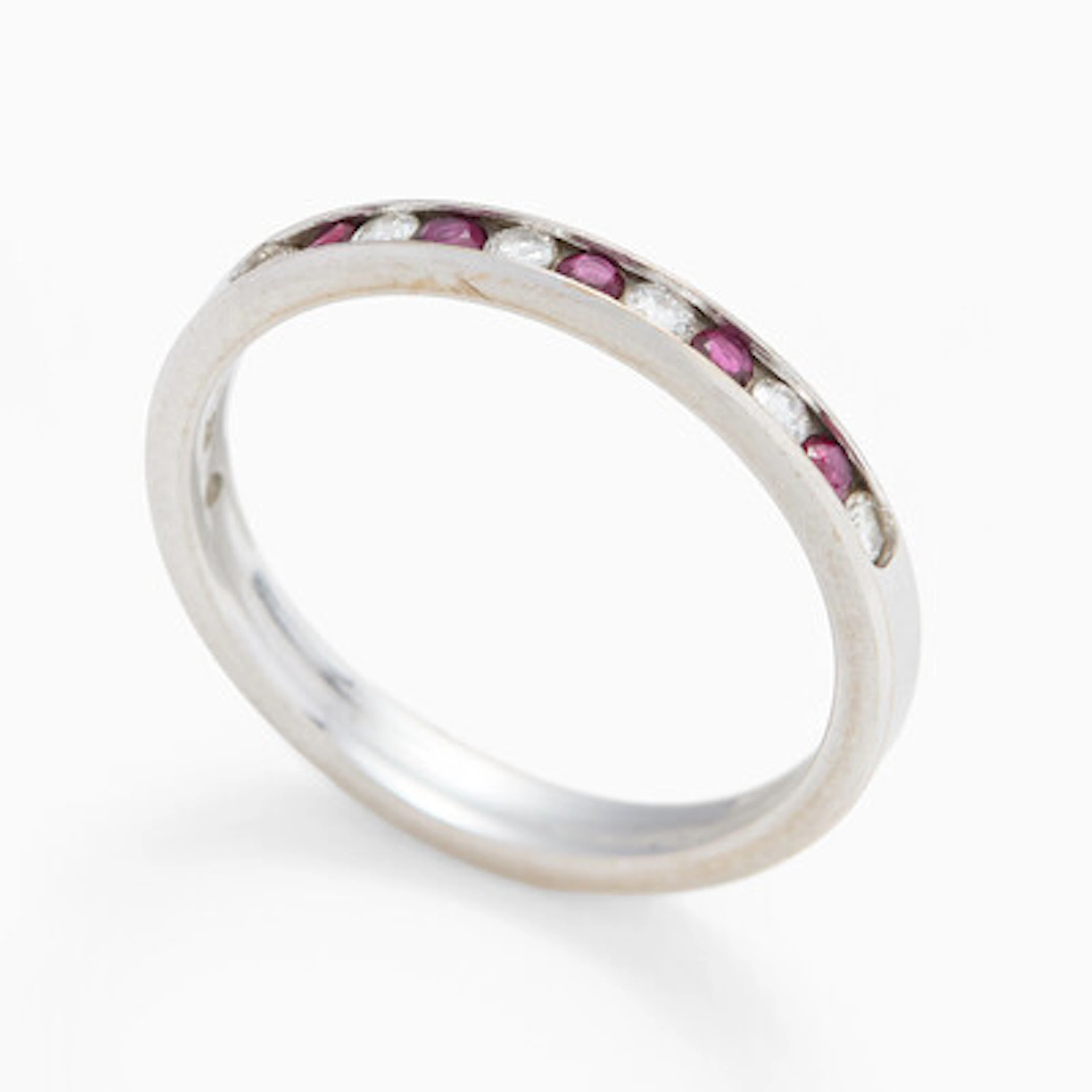 Ring med rubiner og diamanter