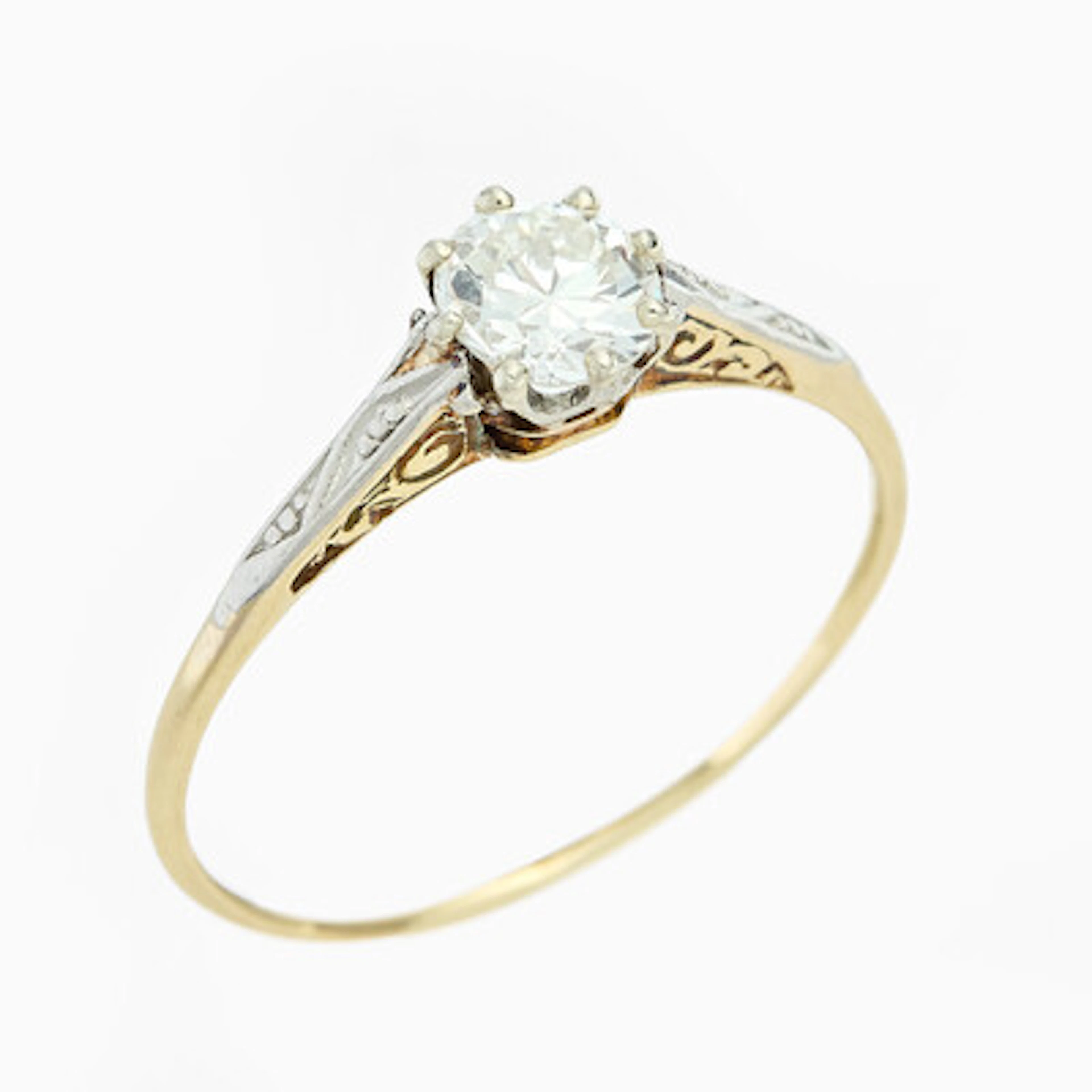 Ring i gull og hvitt gull med en diamant