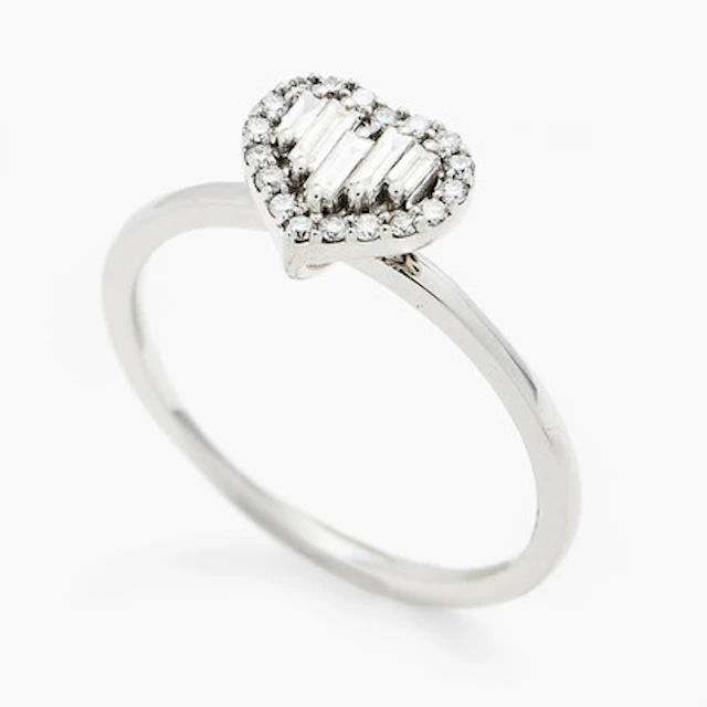 Ring med diamanter hjerte