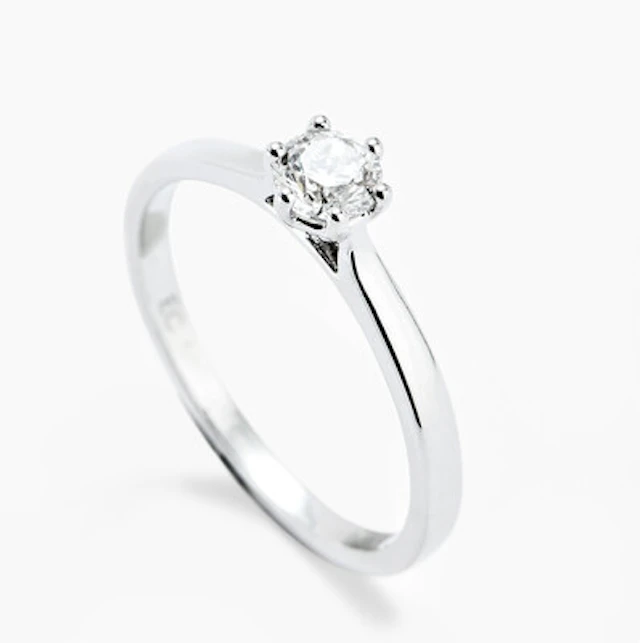 Ring med en diamant