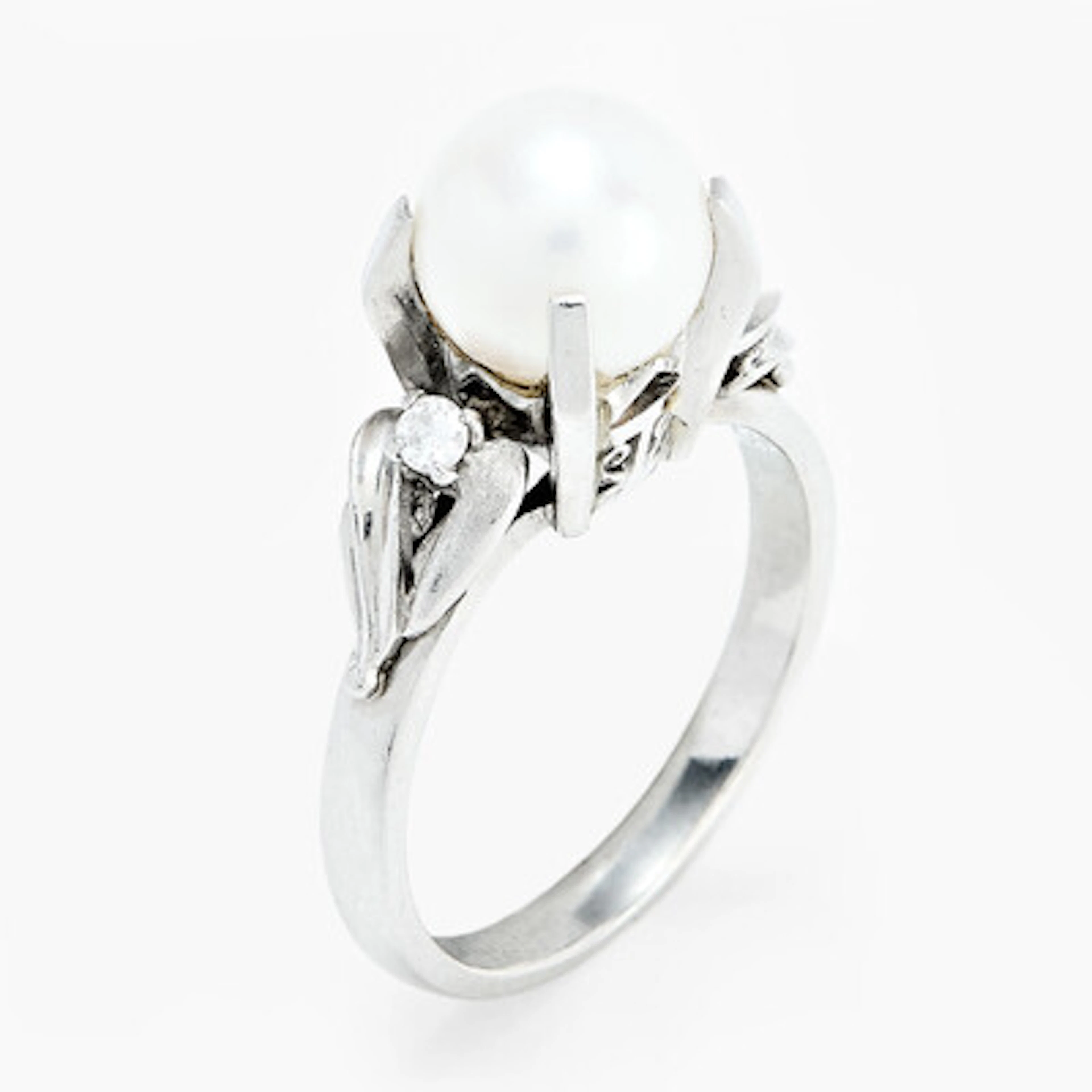 Ring med diamanter og kulturperle