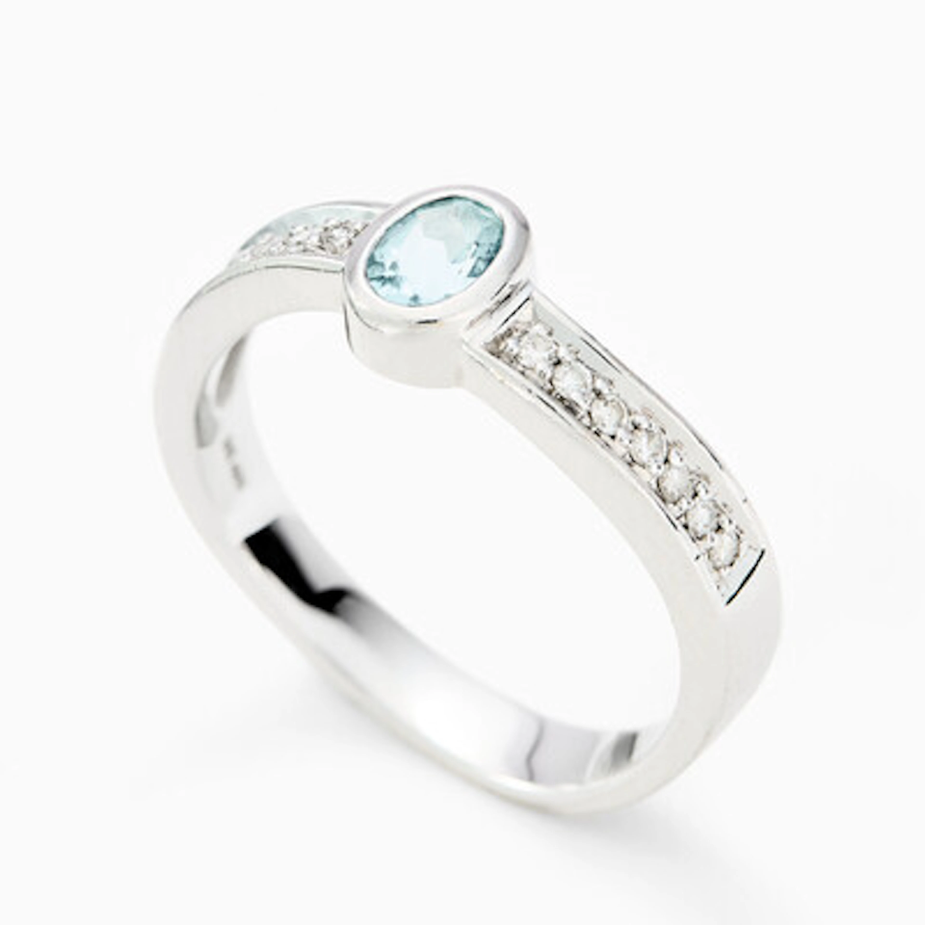 Ring med topas og diamanter