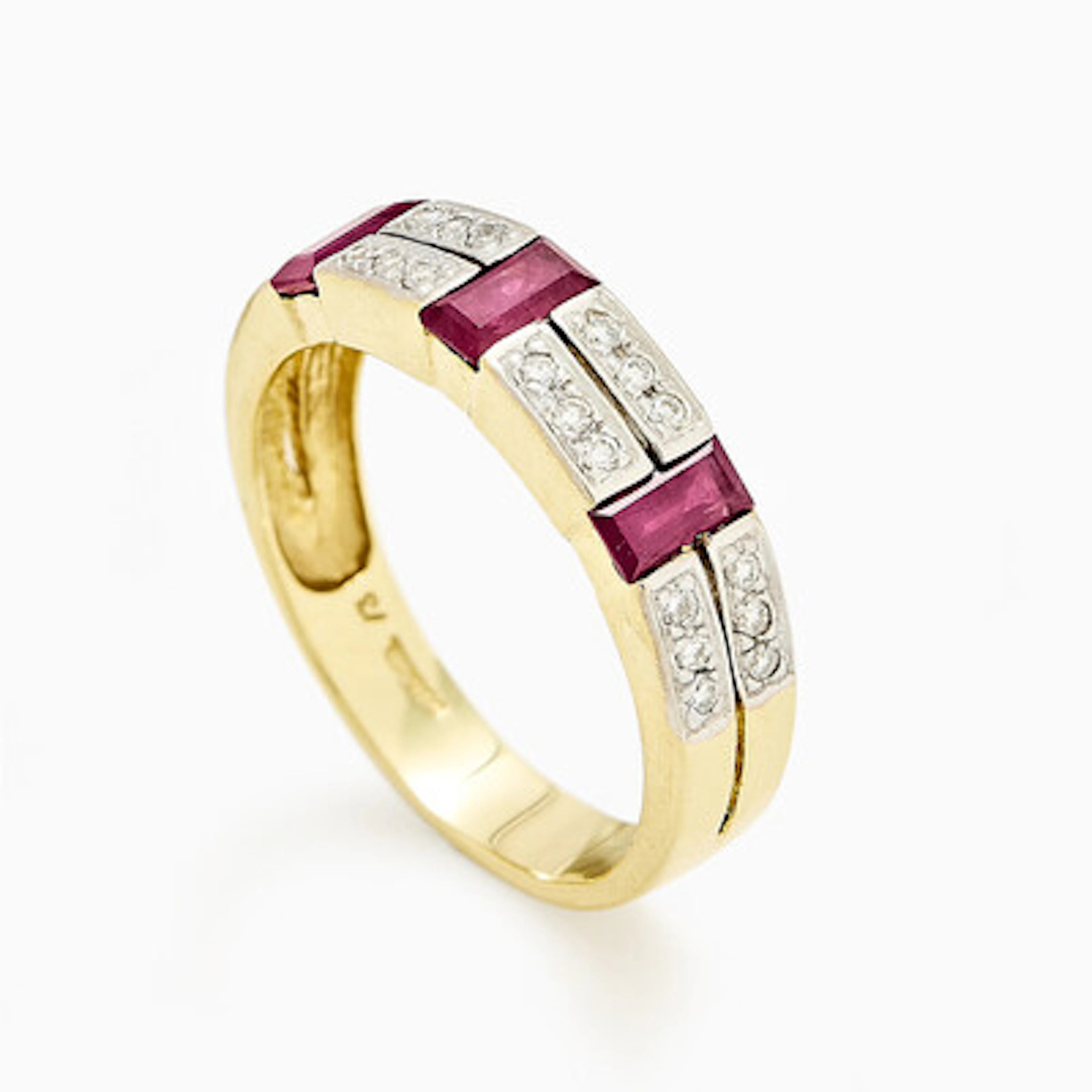 Ring med rubiner og diamanter