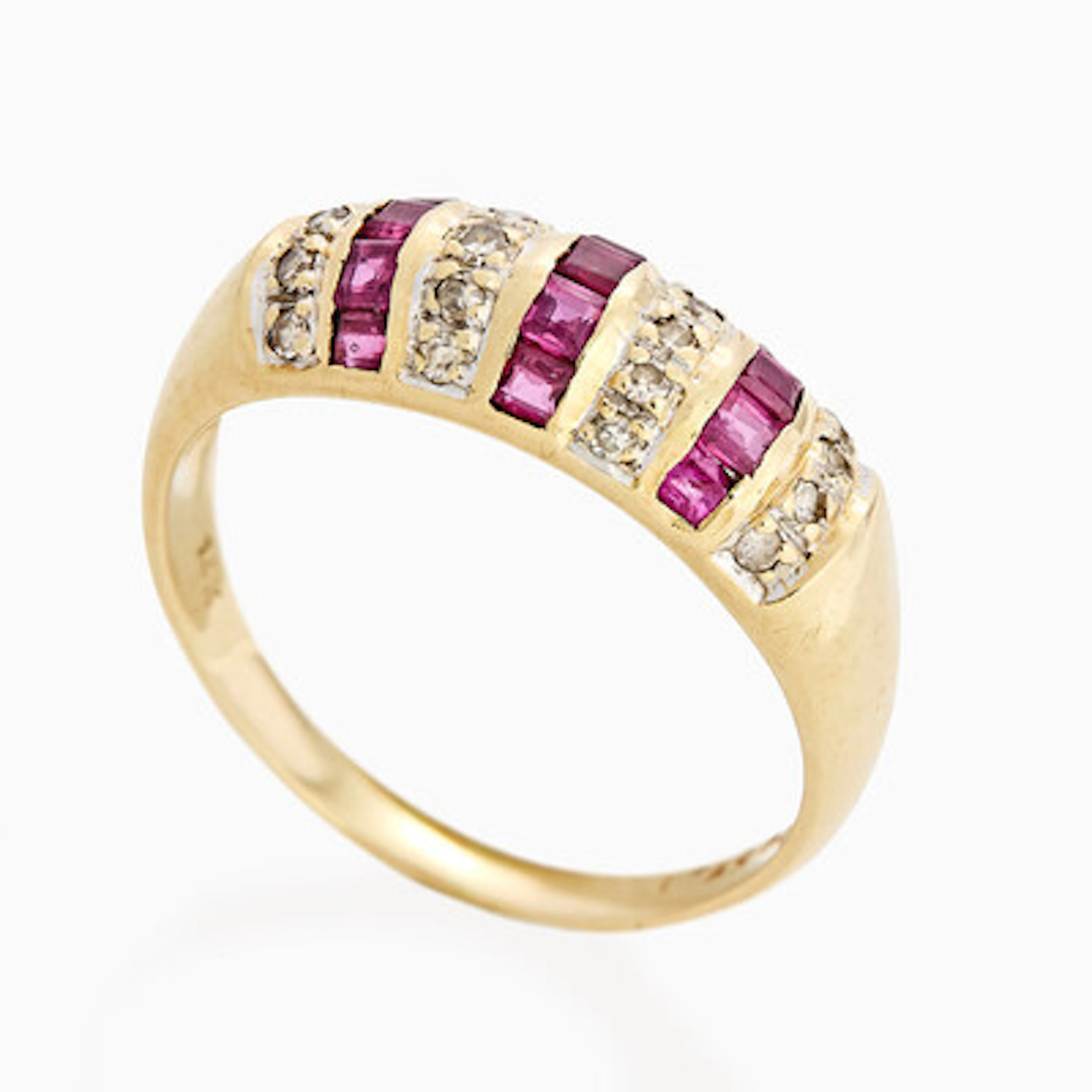 Ring med rubiner og diamanter