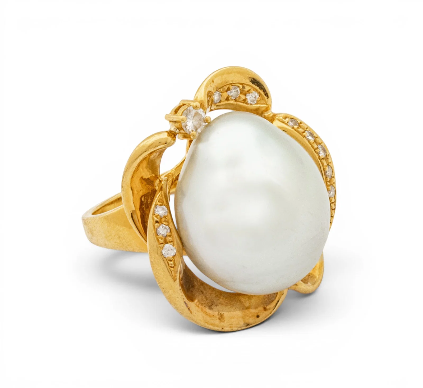 18k Yellow Gold, South Sea Pearl, and Diamond Ring Size 6 12.8 g