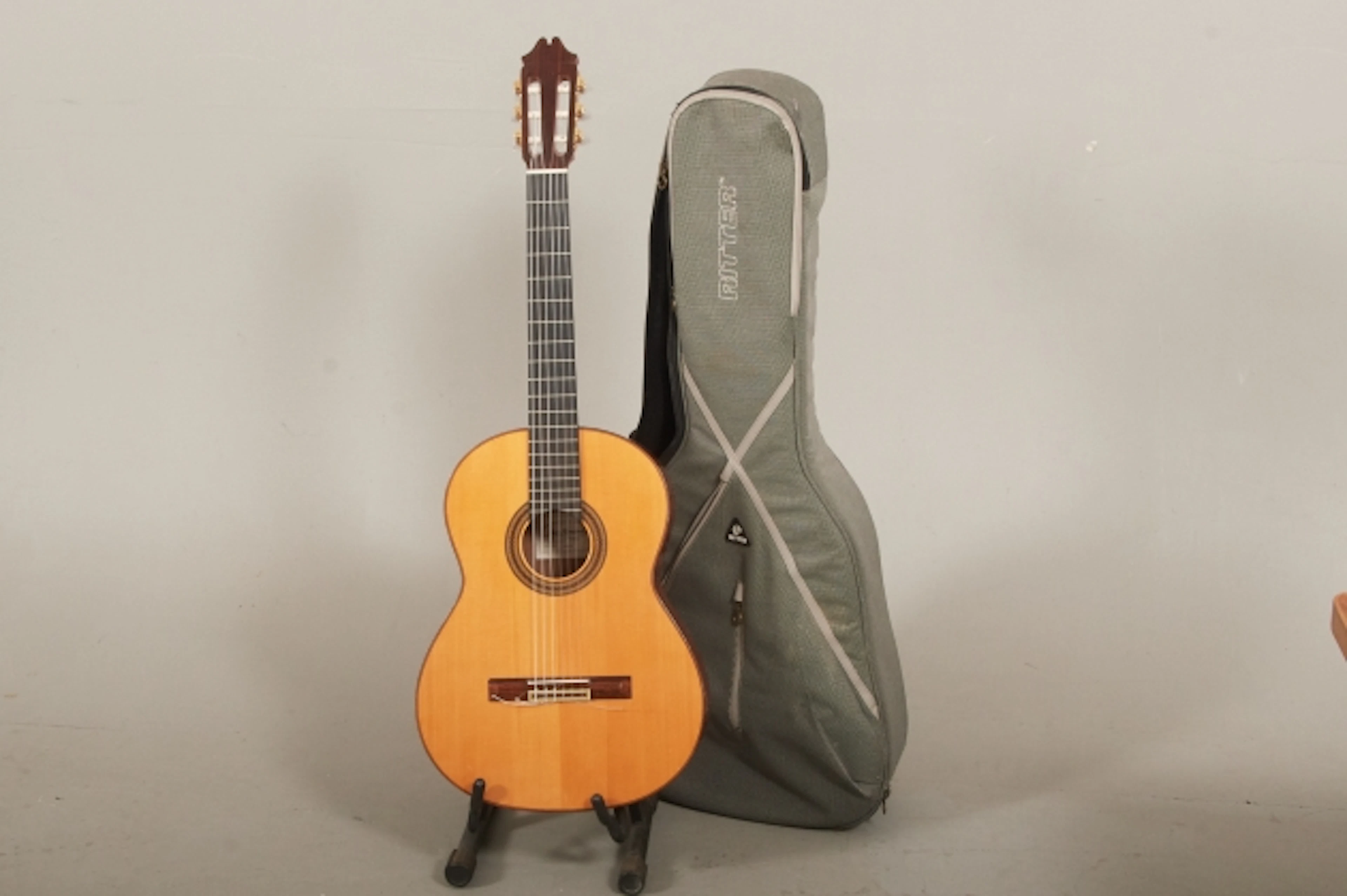 Akustisk gitarr, Juan Hernandez