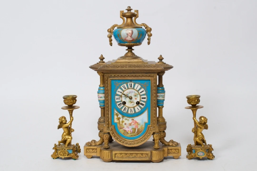 Bordspendyl, Louis XVI-stil