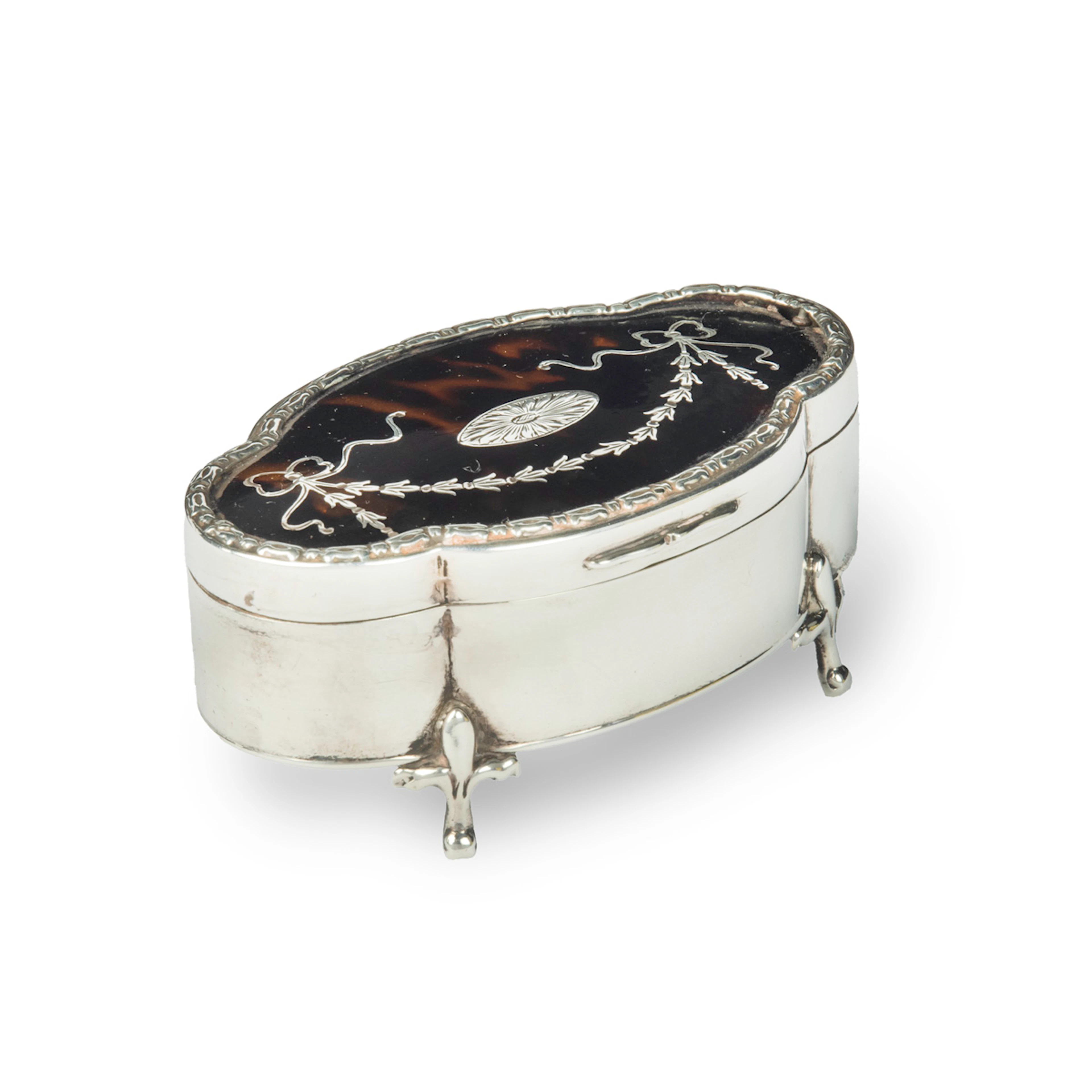 A small lobed oval tortoiseshell piqué patch pot