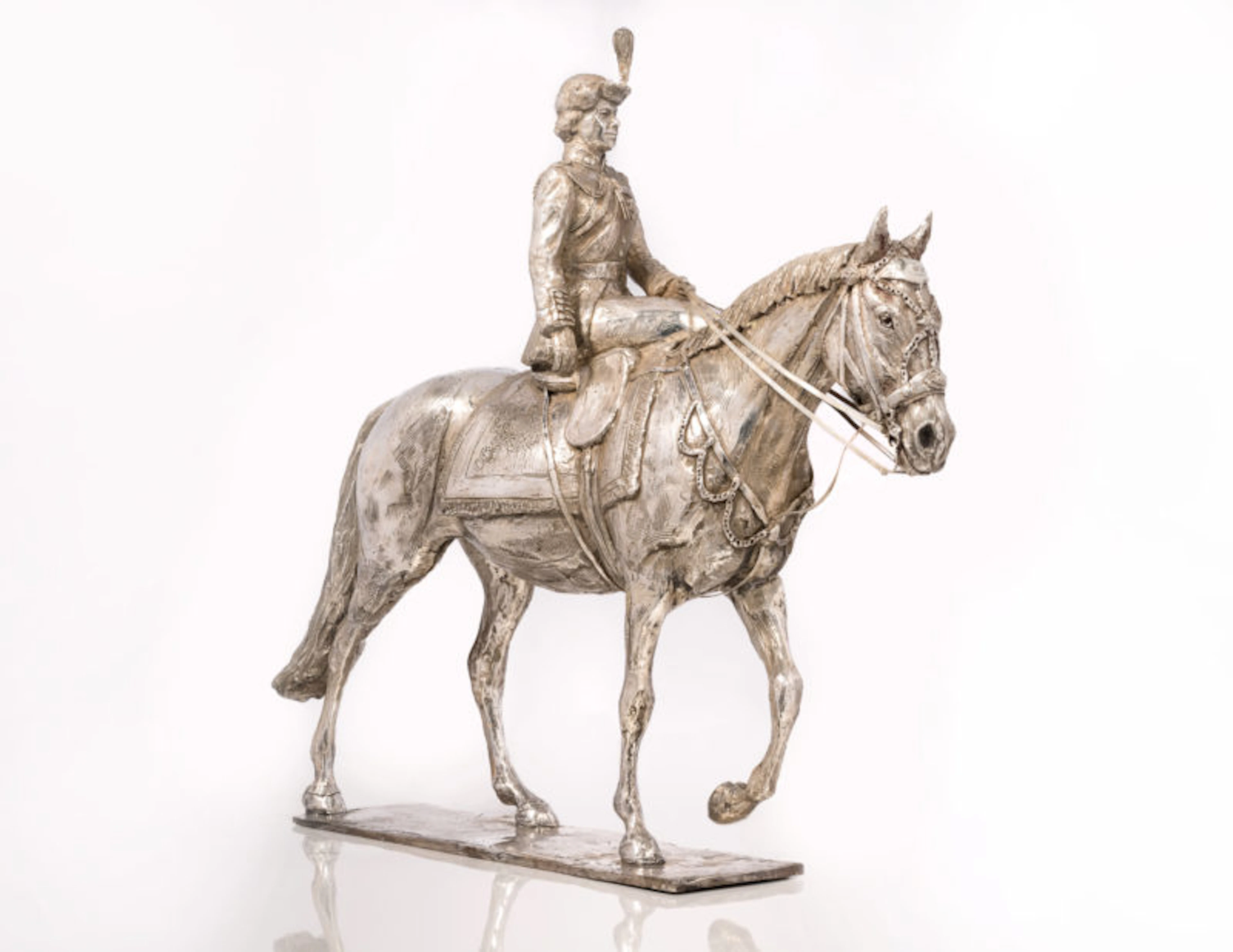 Queen Elizabeth II by Vivien Mallock and Amy Goodman – Silver 25kg