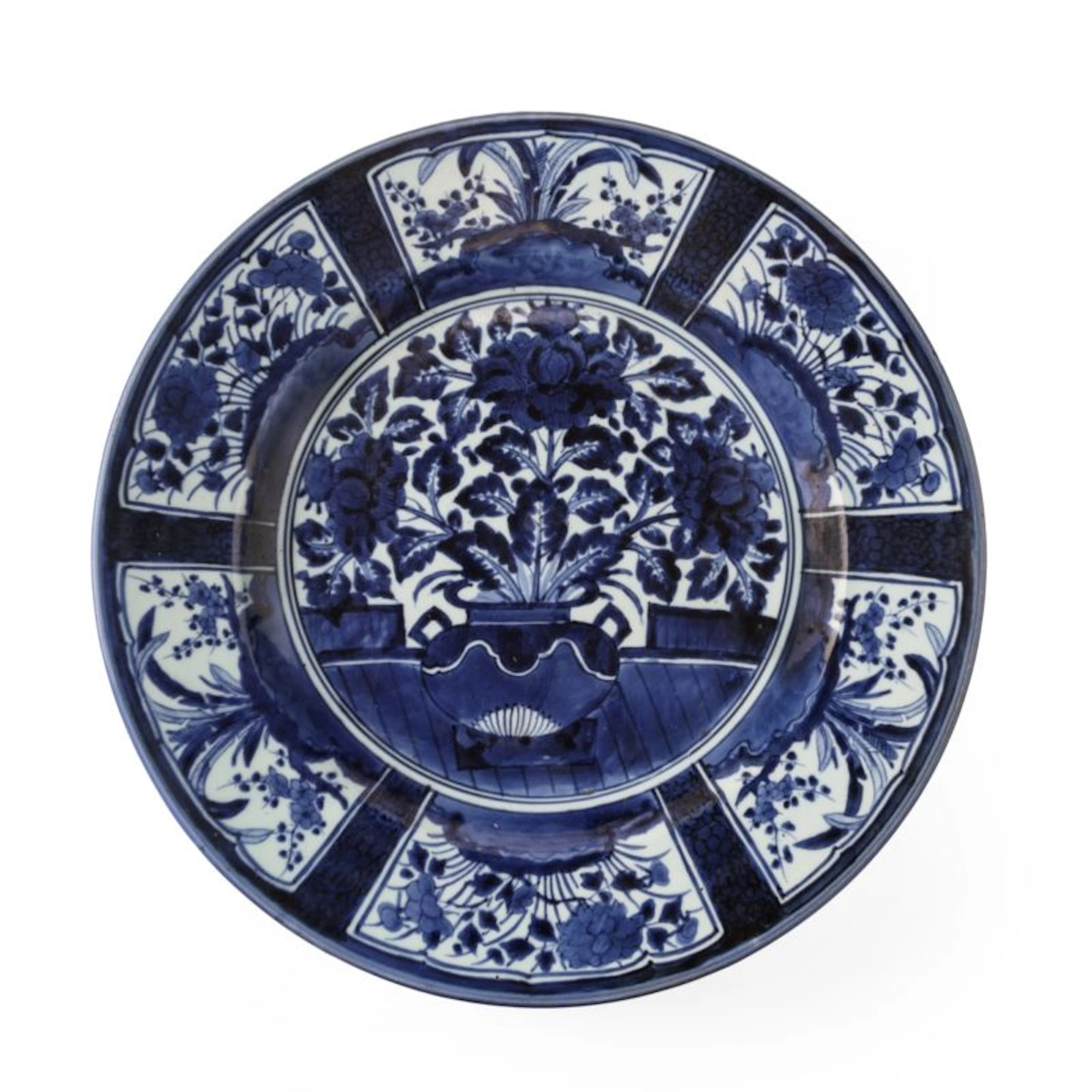 A Japanese Edo period export porcelain charger