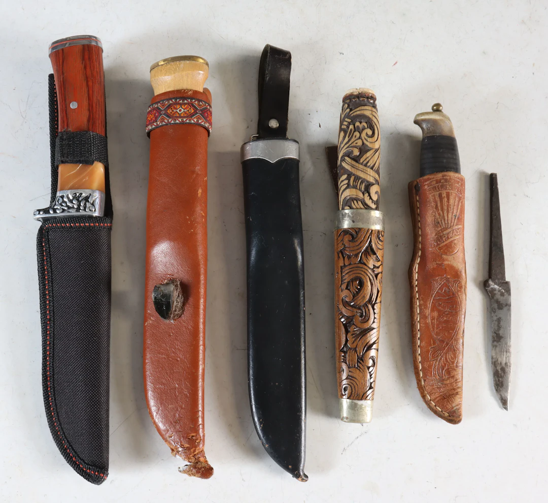 4 slirekniver, knivblad og slire.