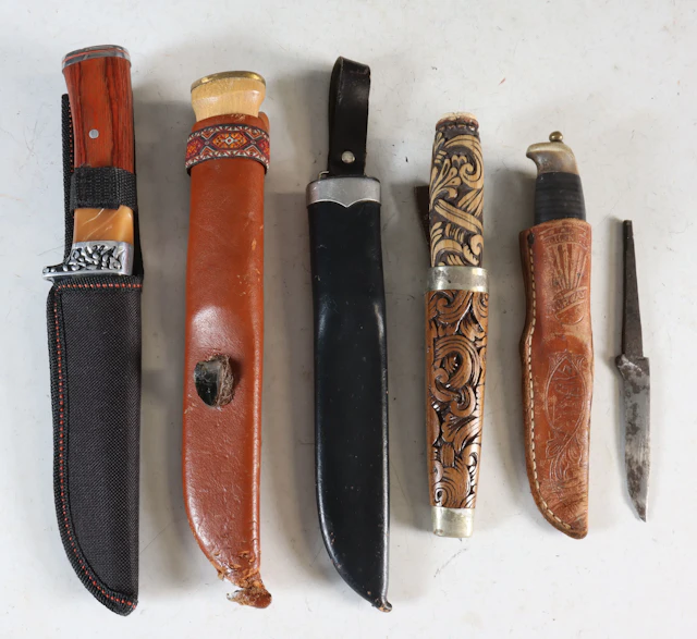 4 slirekniver, knivblad og slire.