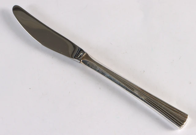 6 kniver i sølv, Sonja.