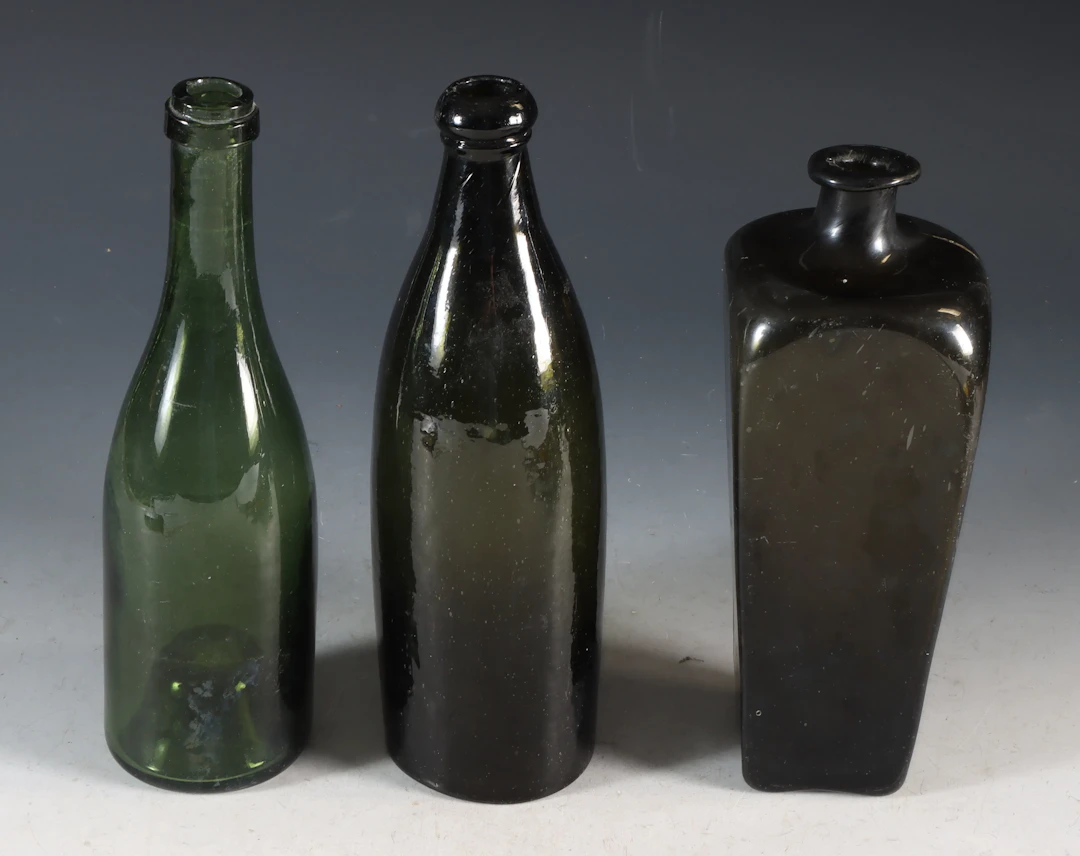 3 flasker i grønt glass, Aas/Biri.