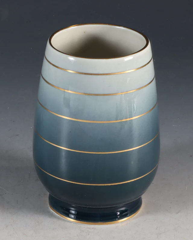 Vase, Nora Gulbrandsen. PP