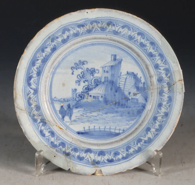 Platte dek. i blått, Delft 1630-50.