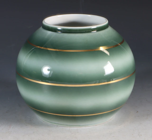 Vase i porselen, N. Gulbrandsen. PP