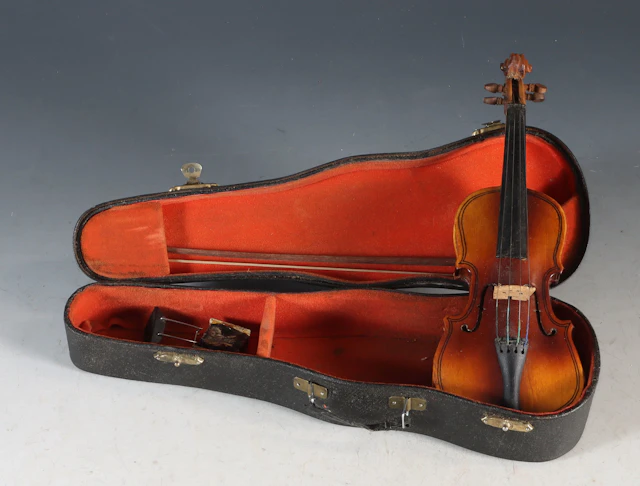 Miniatyrviolin.