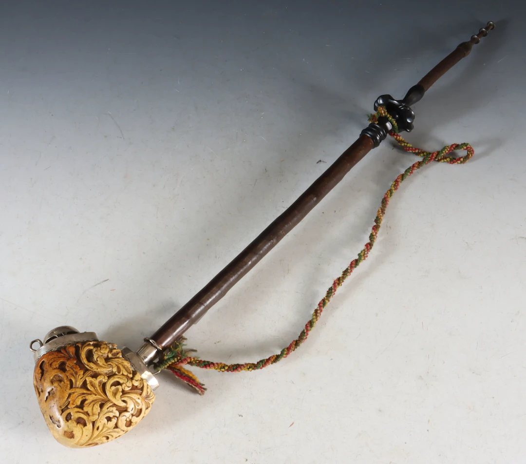 Rikt utskåret pipe, 1800.