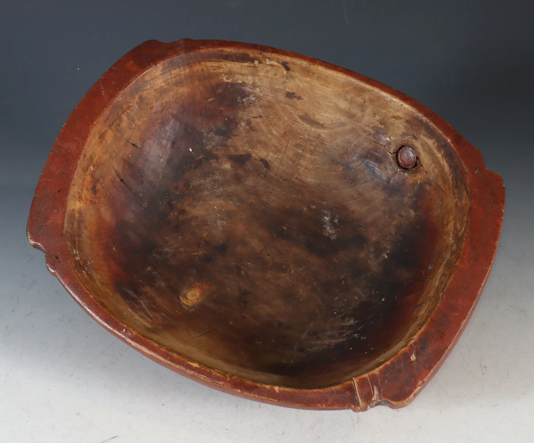 Lite rødmalt trau, 1800 t.