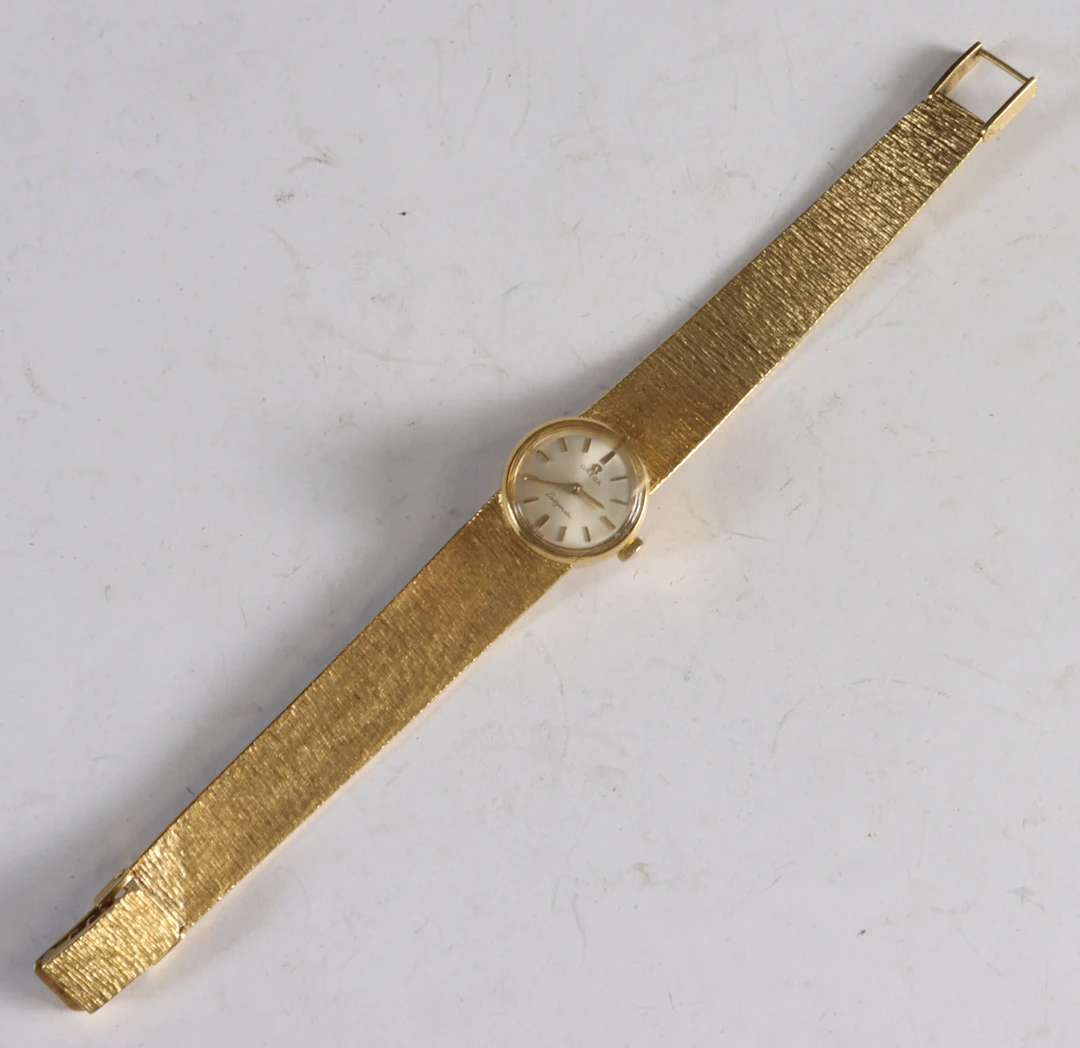 Armbåndsur i gull, Omega Ladymatic.