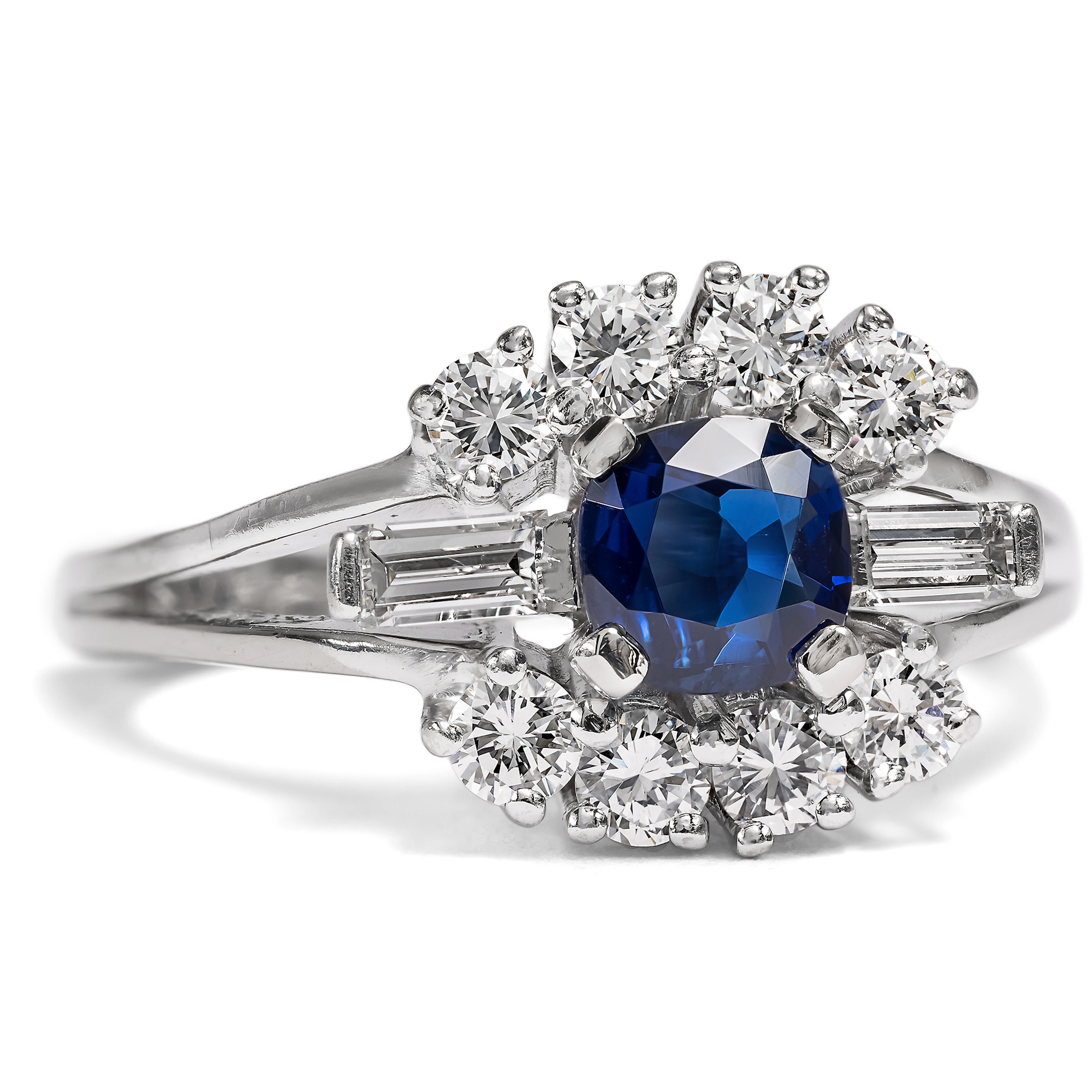 Elegant Vintage Ring With Sapphire & Diamonds in White Gold, Circa 1975