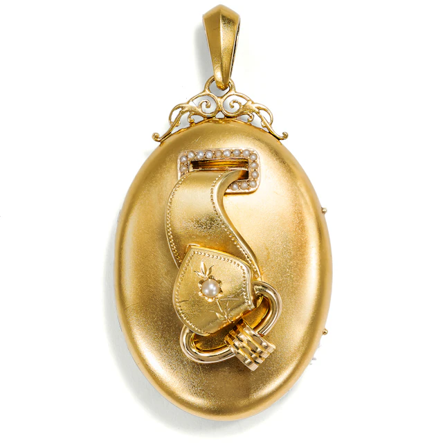Victorian Locket Pendant of Gold and Pearls, c. 1880