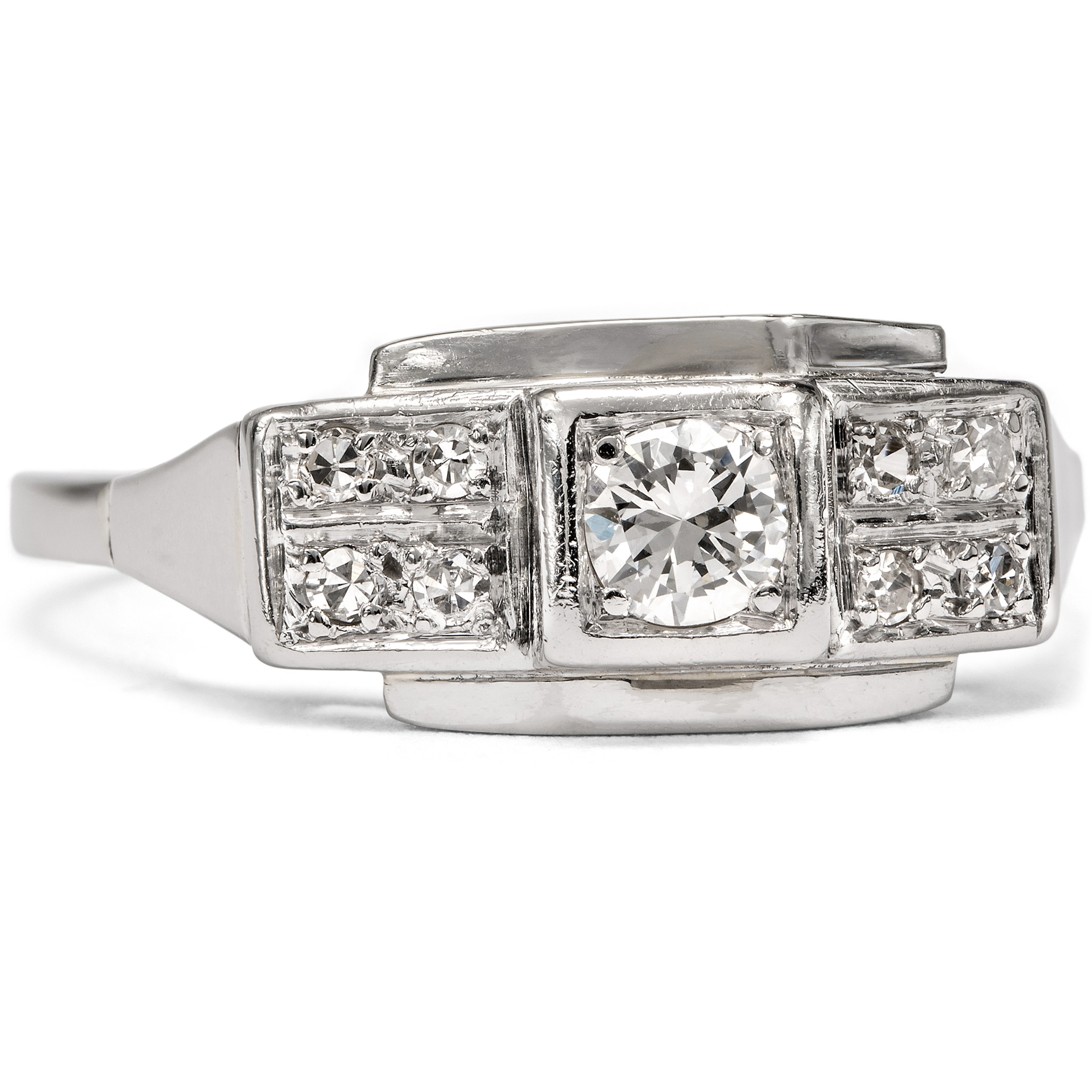 Timeless Déco Diamond Ring in White Gold and Platinum, c. 1930s
