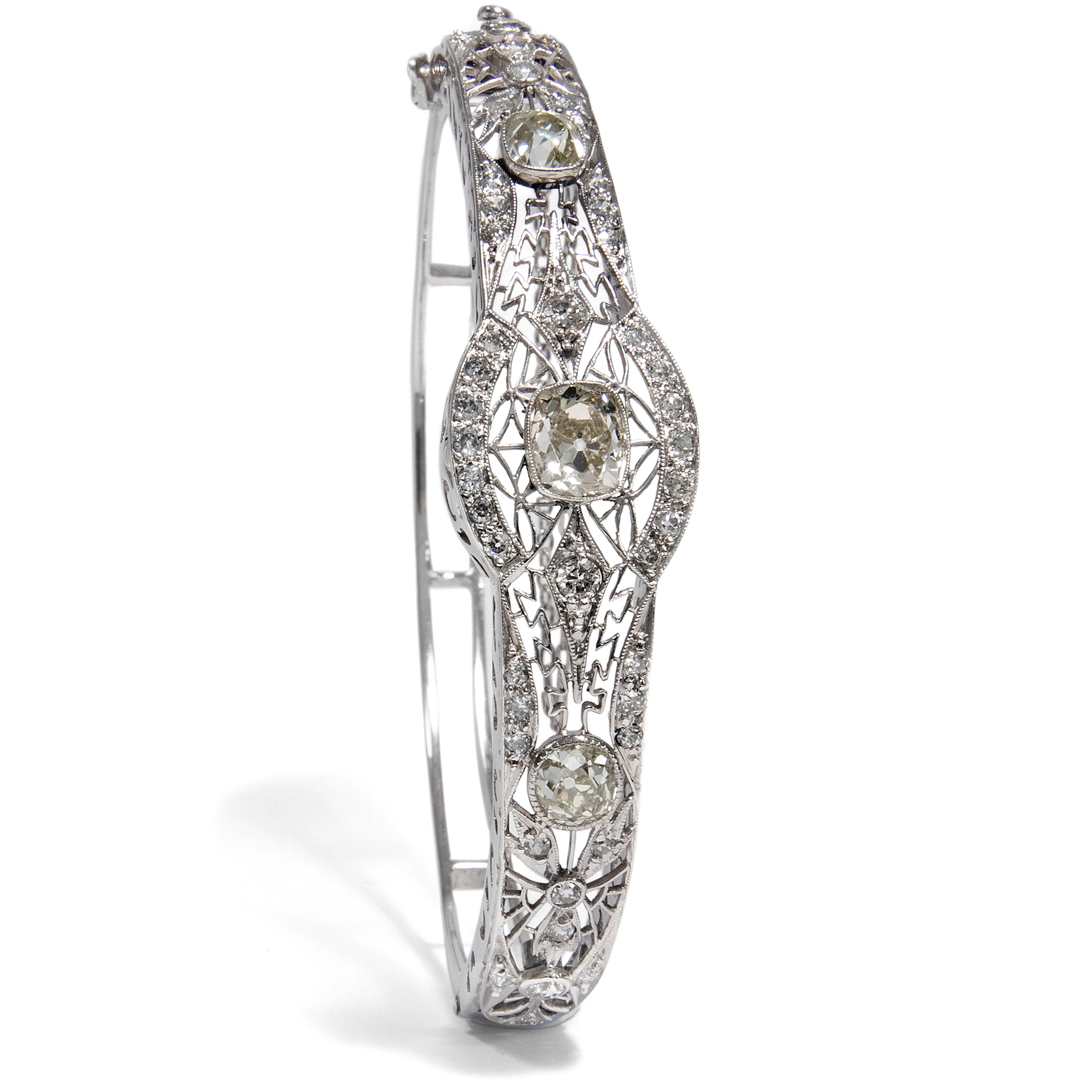 Splendid Bangle With c. 3.79 ct Old Cut Diamonds in White Gold, USA c. 1920