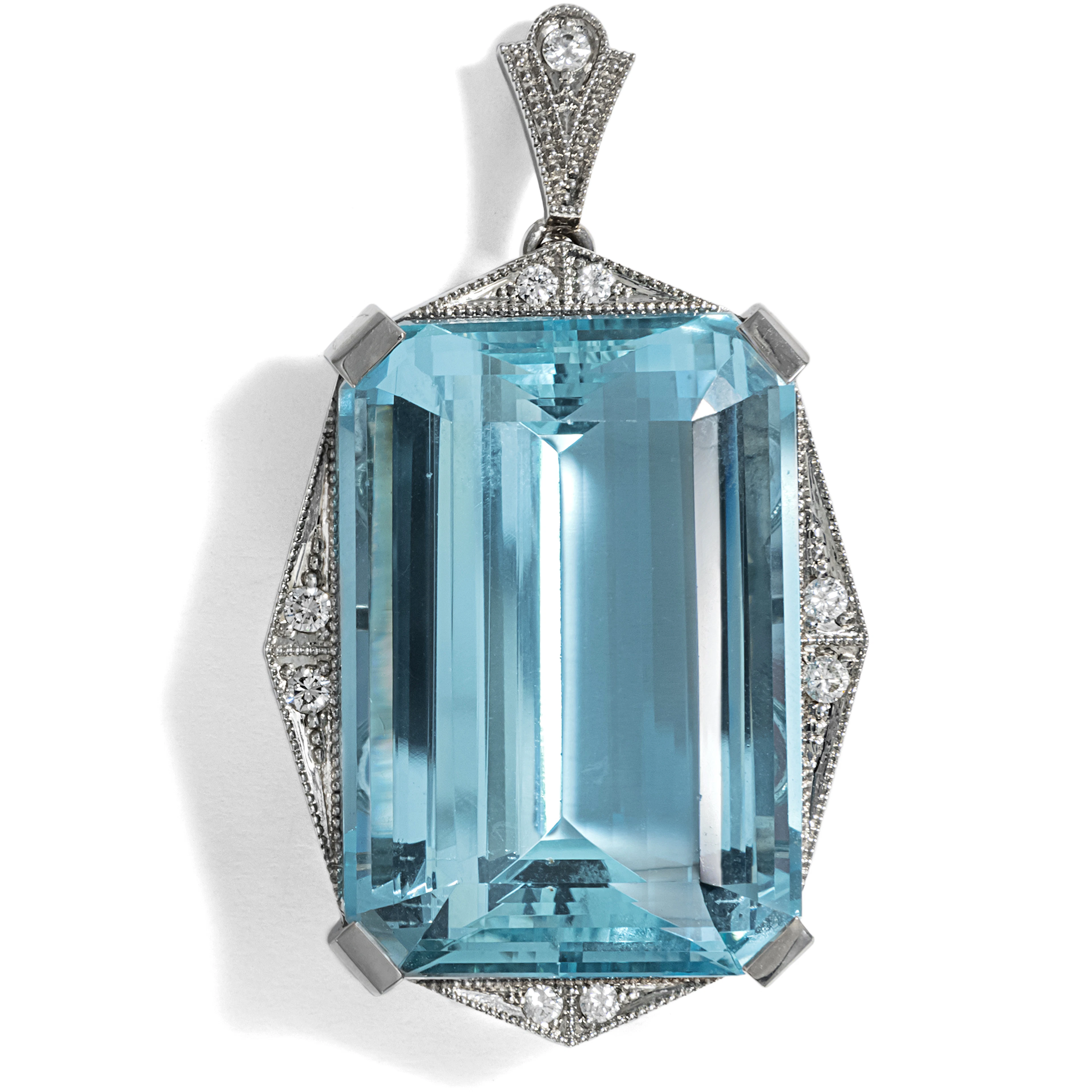 Precious Pendant in Art Deco Forms With "Santa Maria" Aquamarine in