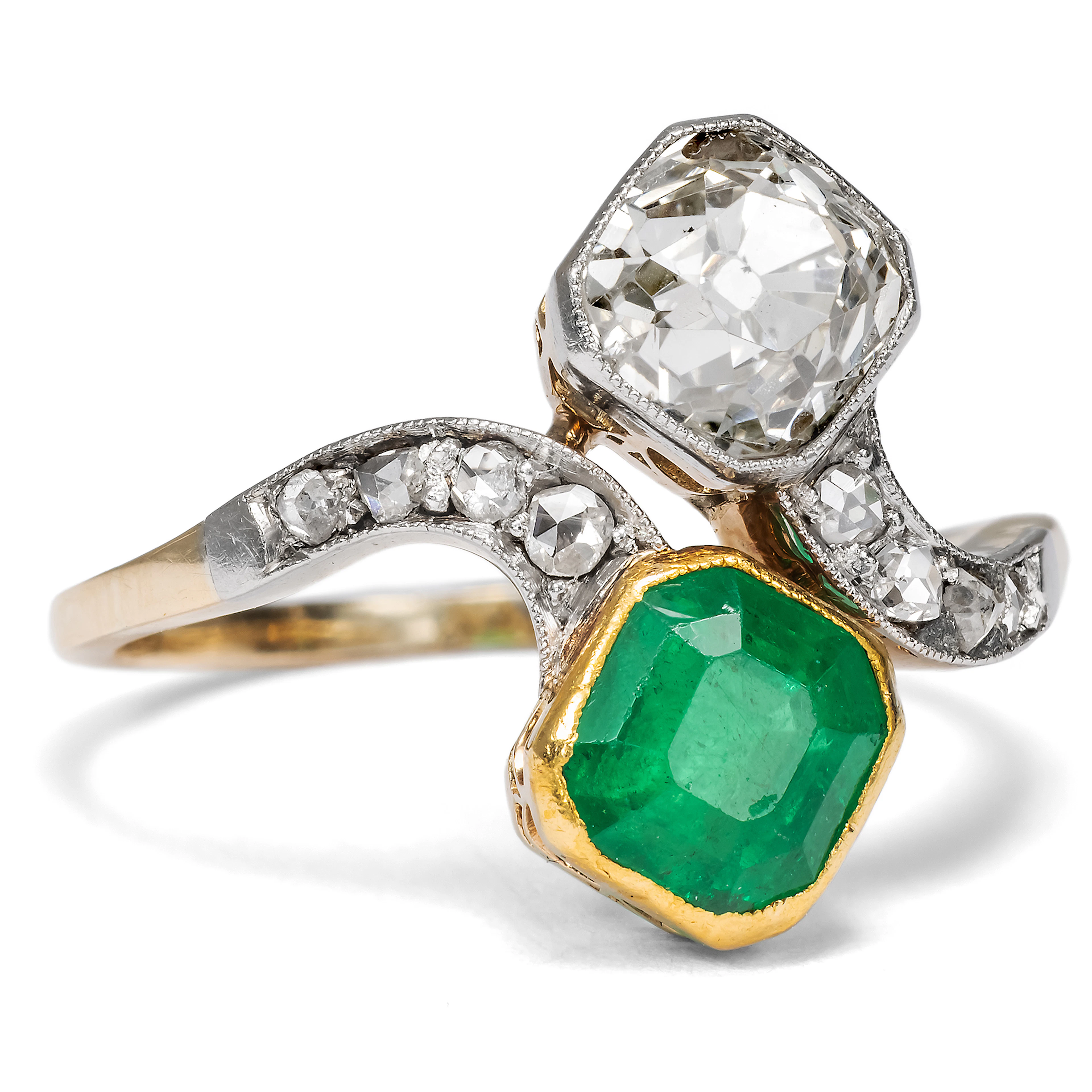 Precious "Toi-et-Moi" ring with Colombian emerald & diamonds, circa 1910
