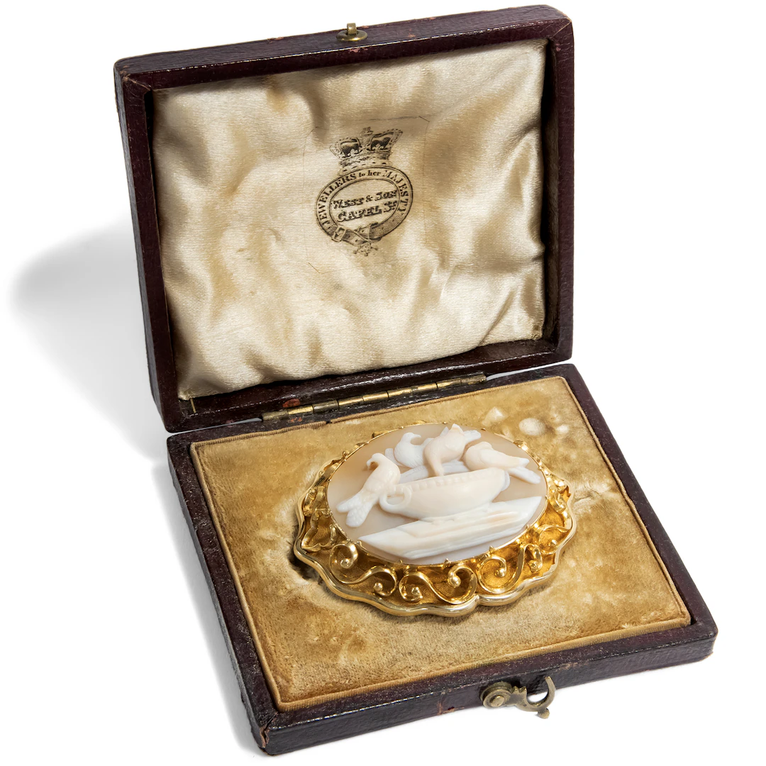 Antique Victorian Gold Brooch with Shell Cameo, c. 1860