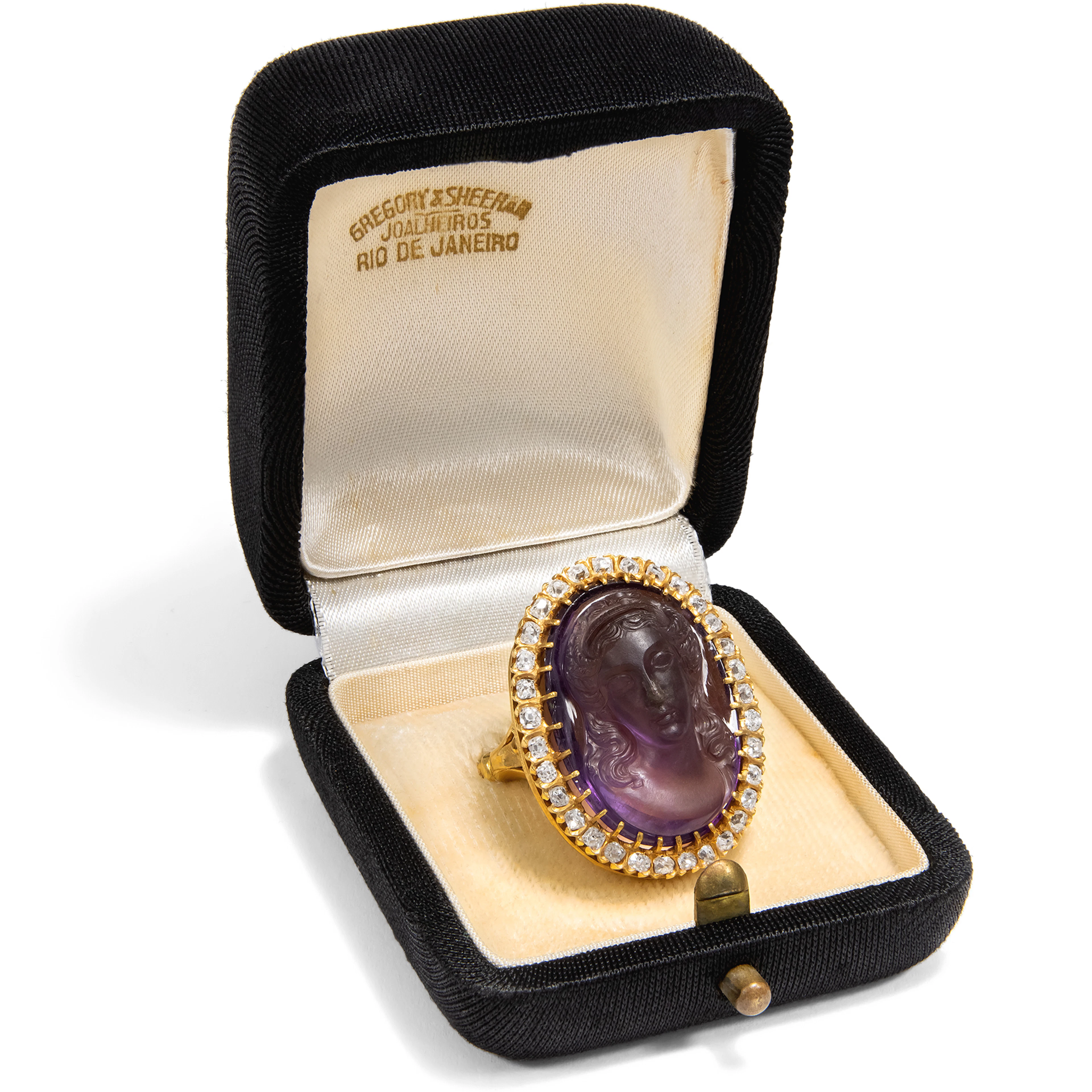 Opulent Victorian Ring with Amethyst Cameo and Diamonds in Gold, c. 1870