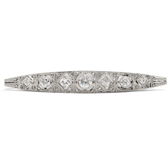 Elegant Bar Brooch with Diamonds in Platinum on Gold, c. 1930 & later