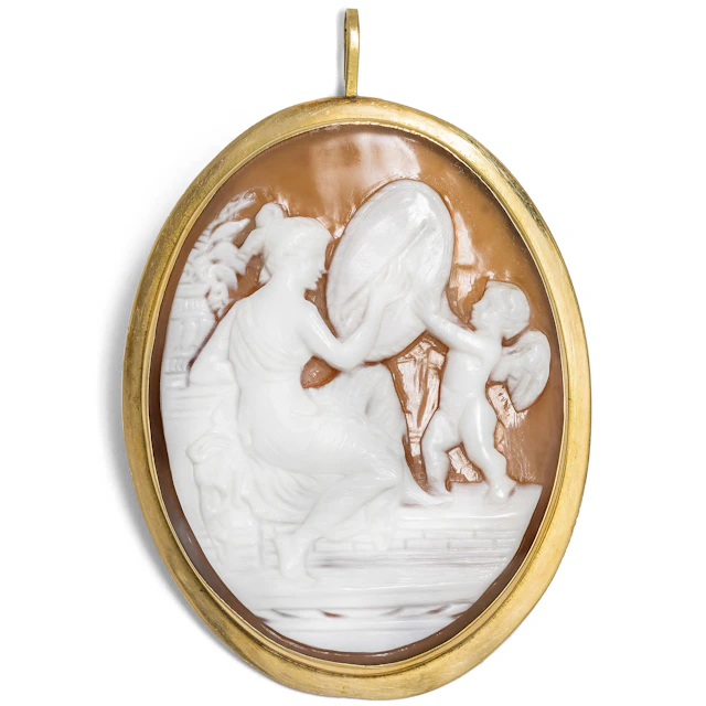 Vintage Shell Cameo Pendant-Brooch with Venus and Cupid in Gold, c. 1980