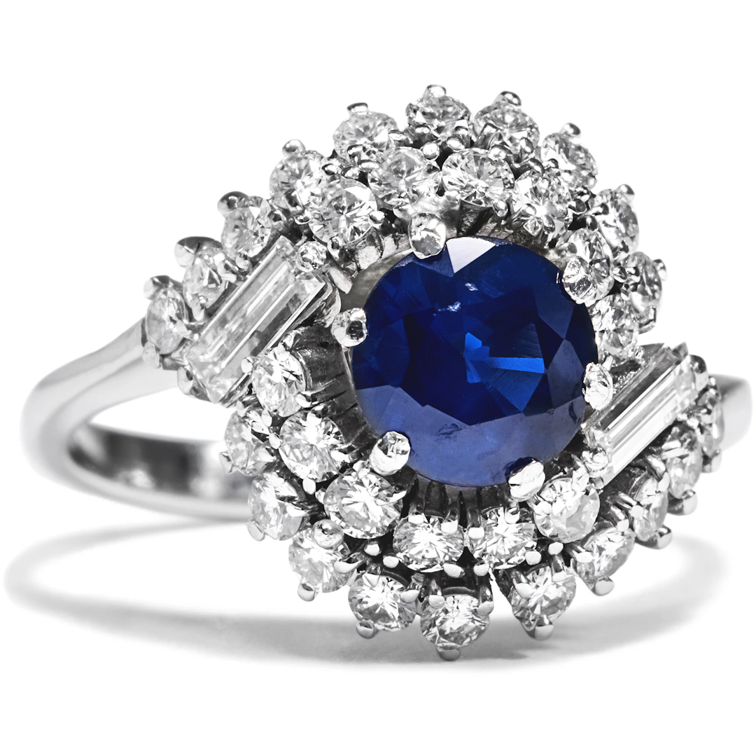 Romantic Vintage Ring With Sapphire & Diamonds Set in Platinum, c. 1970