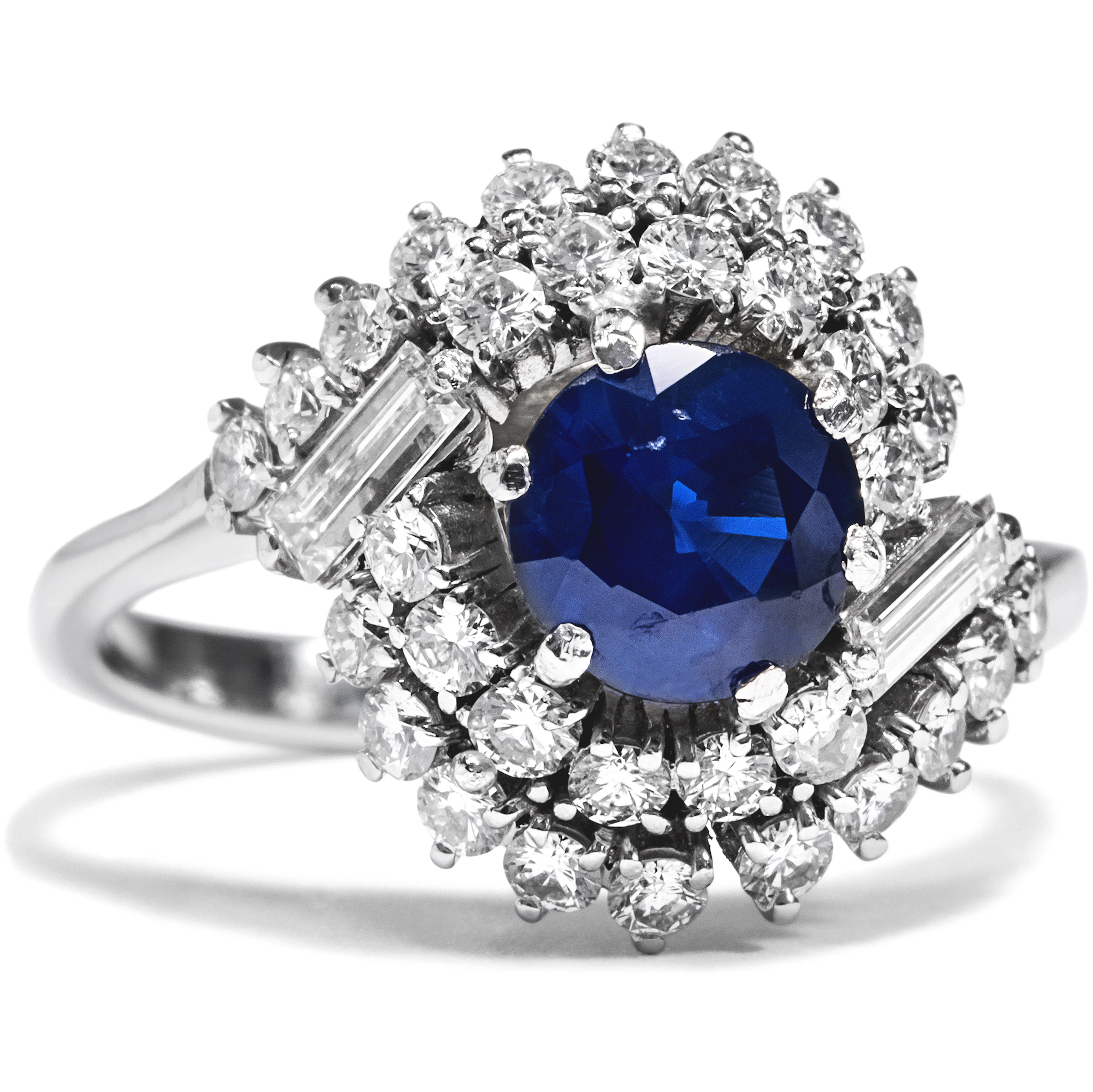 Romantic Vintage Ring With Sapphire & Diamonds Set in Platinum, c. 1970