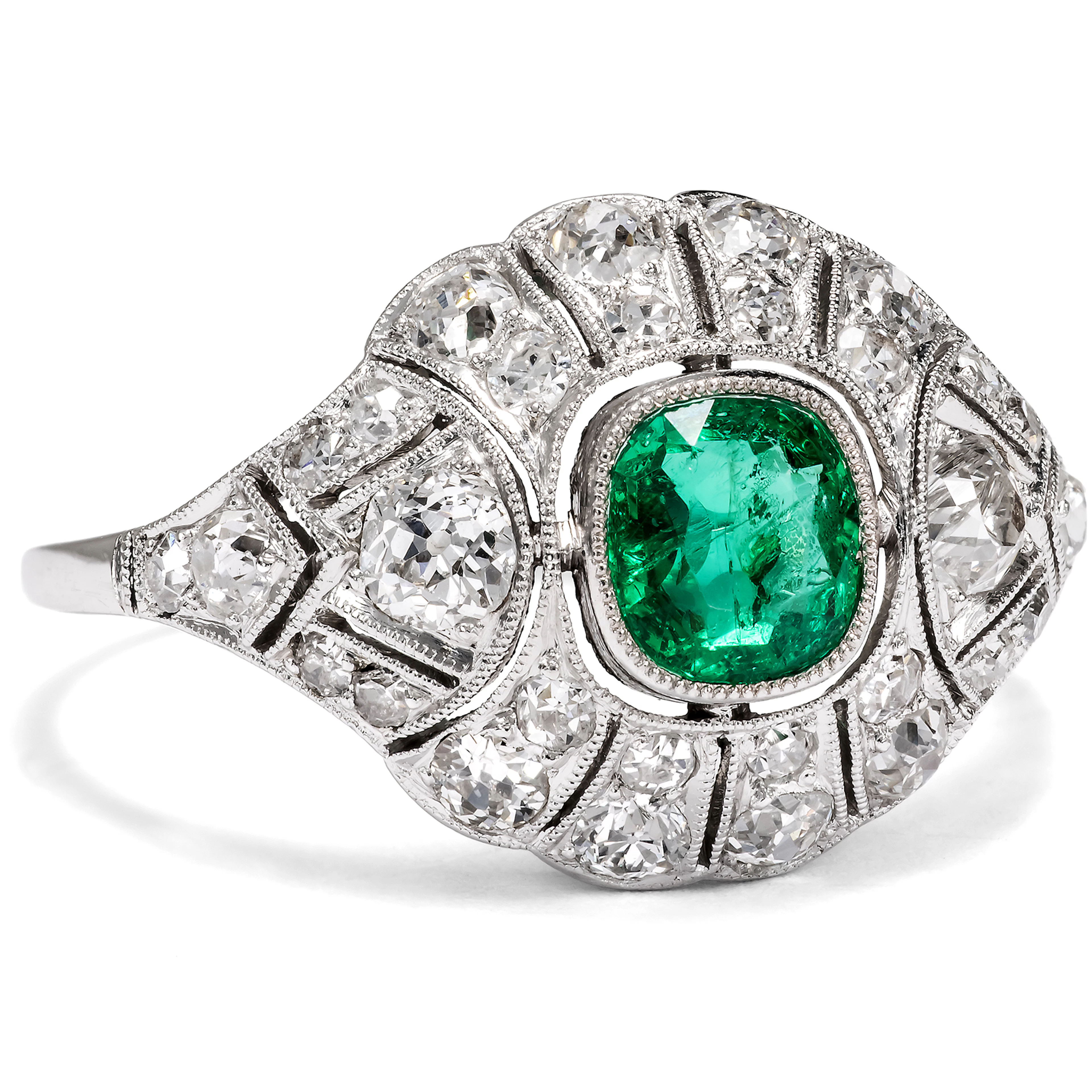 Elegant Art Deco ring with Colombian emerald & diamonds, circa 1930s