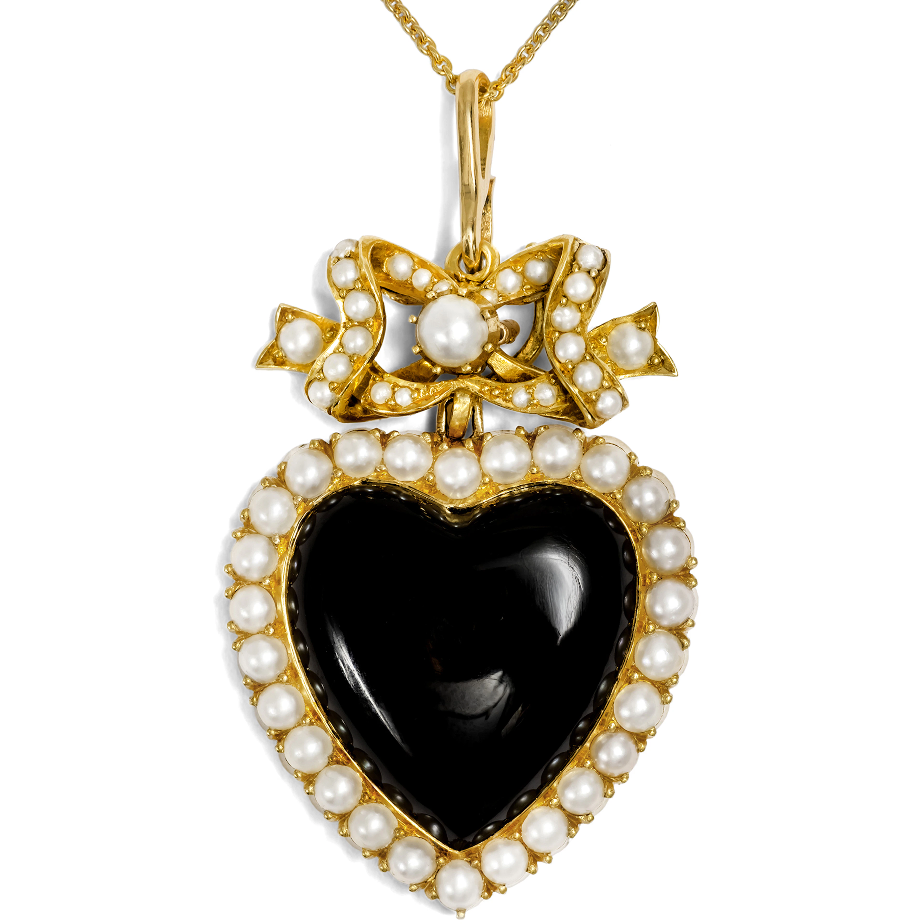 Pendant Brooch with Onyx and Pearls in Gold, British, c. 1900 & later