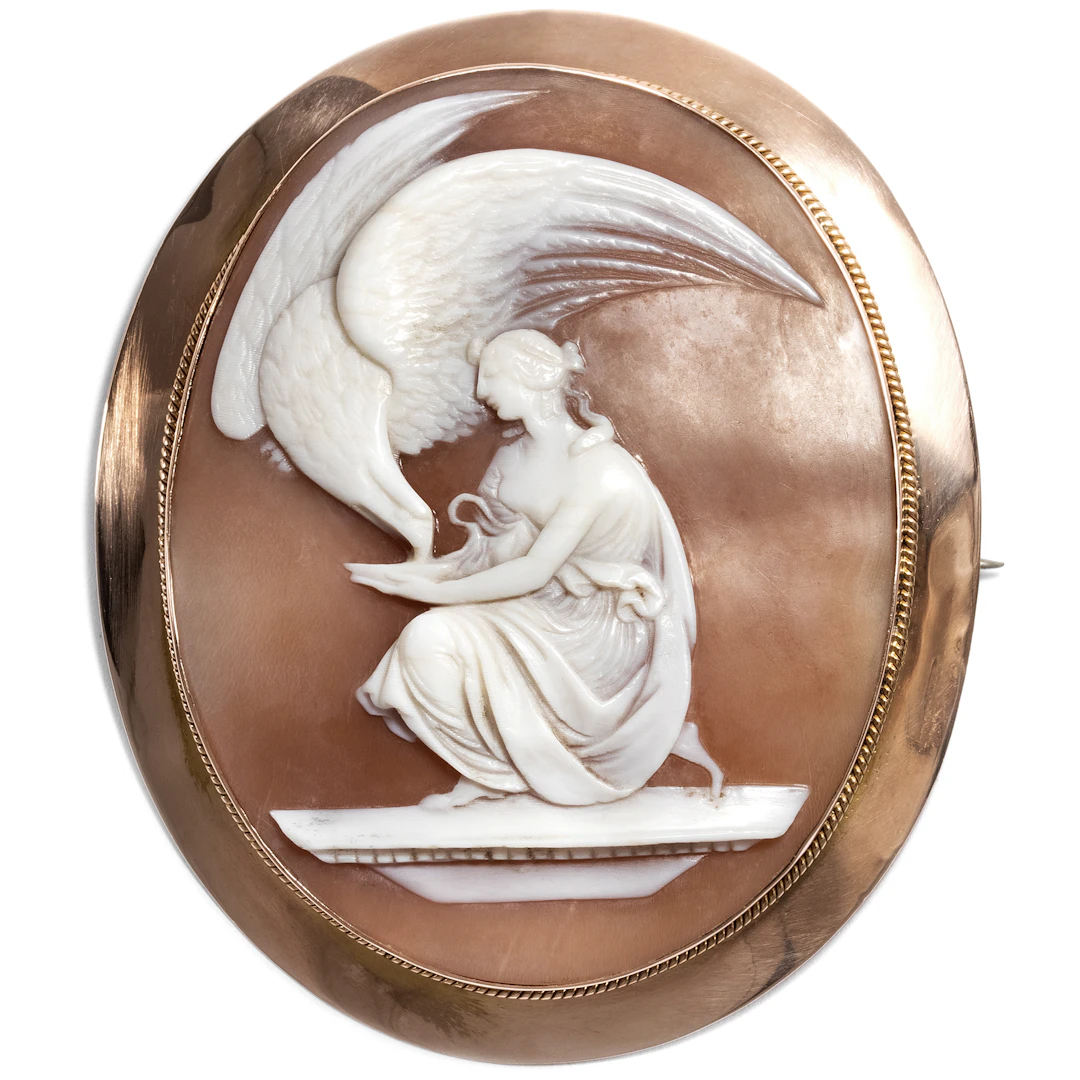 Large Antique Shell Cameo of Hebe in Red Gold, ca. 1865