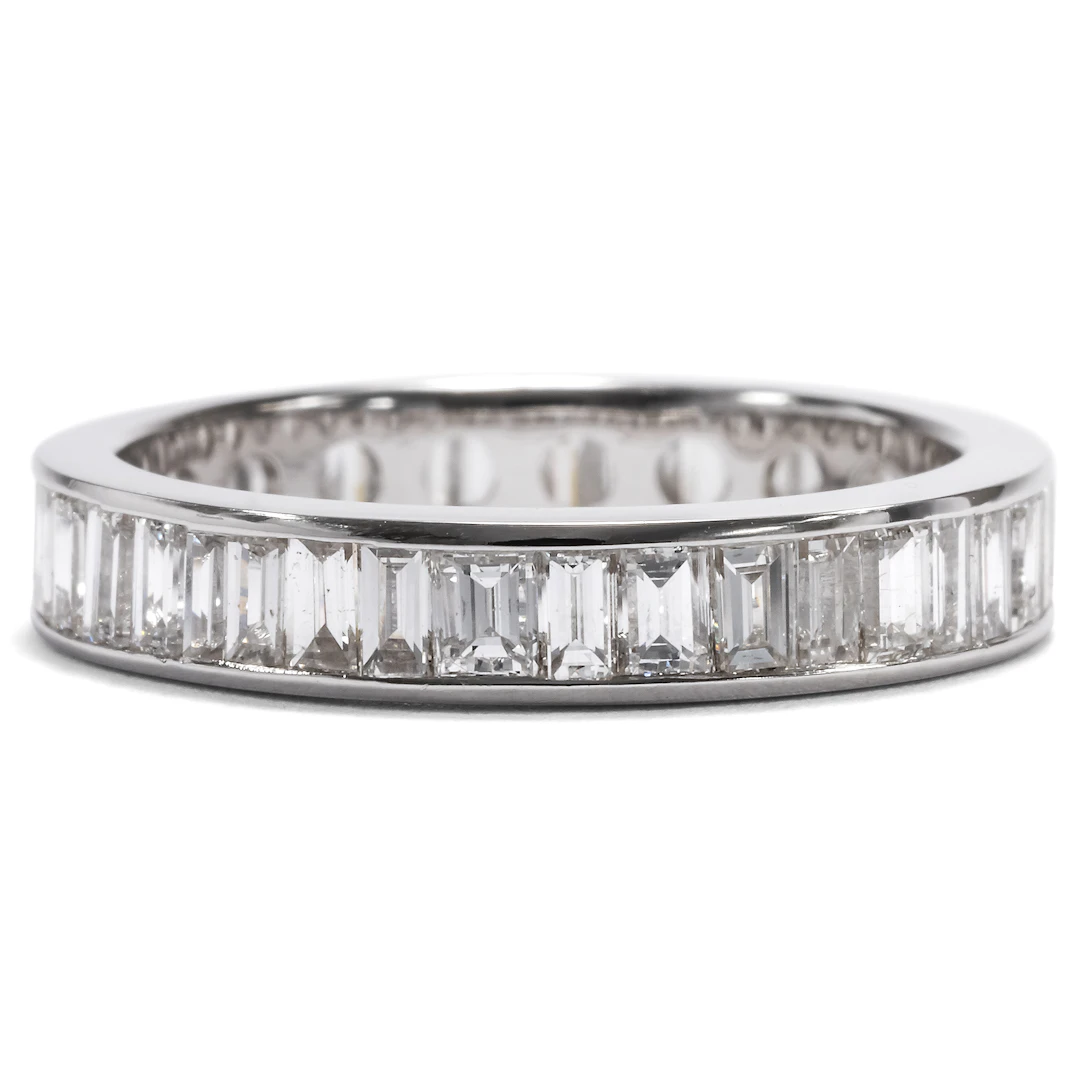 Memory Ring With 1.90 ct Diamond Baguettes in White Gold From Our