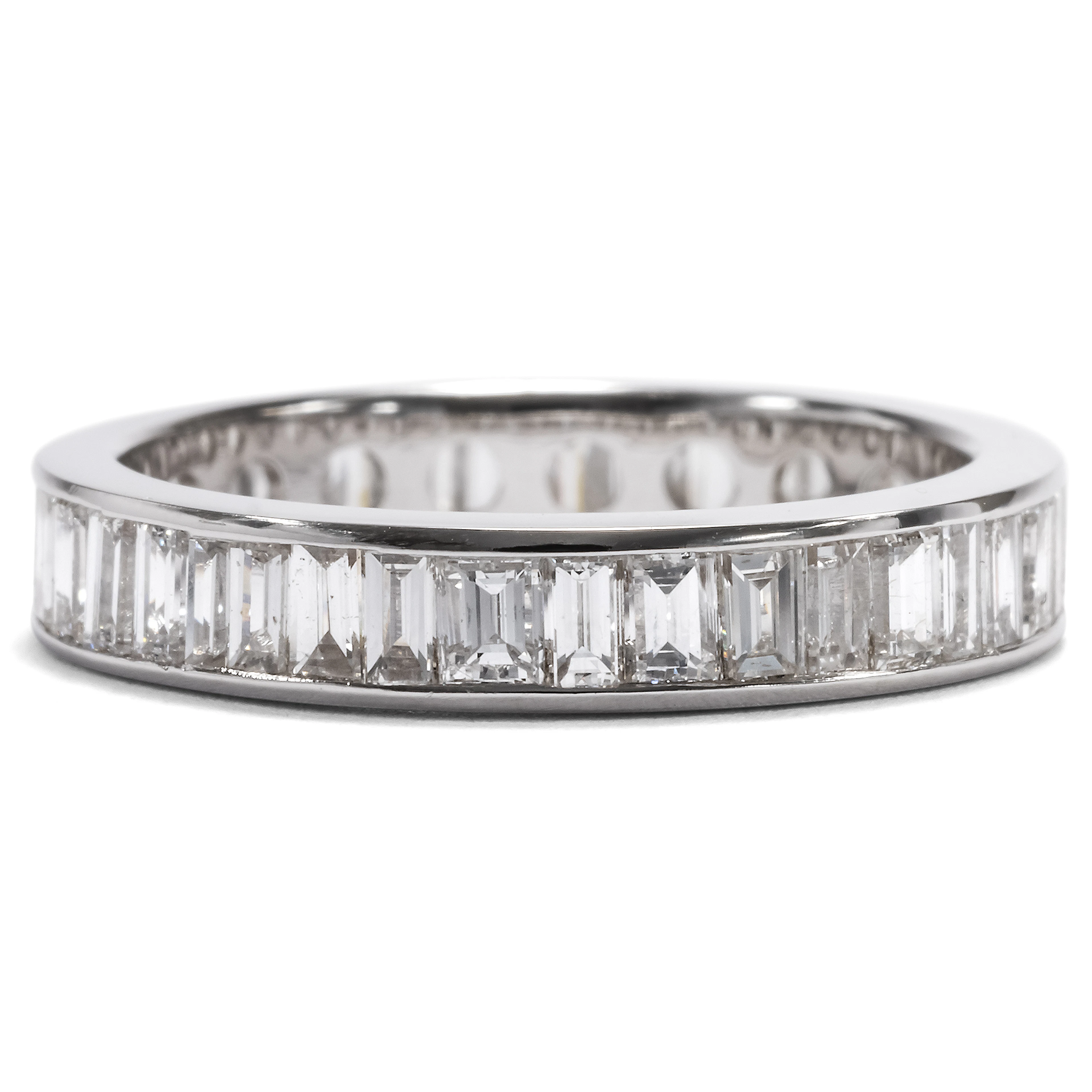 Memory Ring With 1.90 ct Diamond Baguettes in White Gold From Our