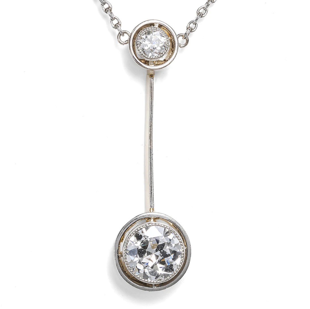 Graphische Gestalt • Zartes antikes Collier mit Diamanten in Platin