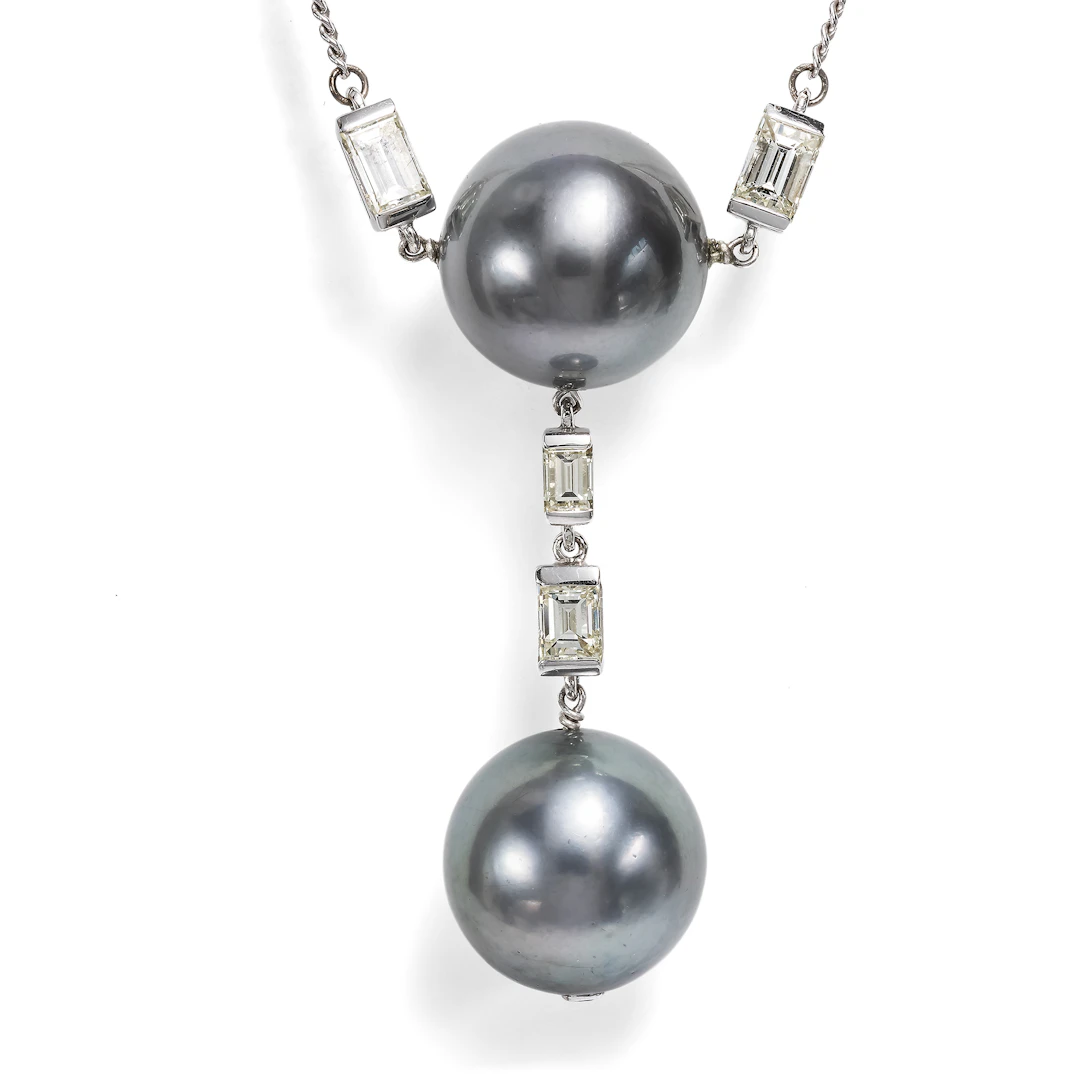 Luxurious Vintage Necklace with Tahitian Pearls and Diamonds in White