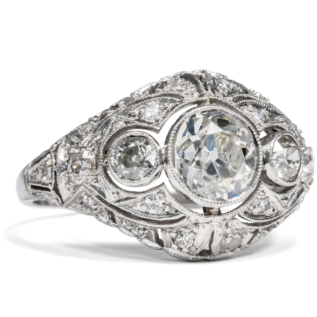 Exquisite Art Deco Ring With 2.01 ct Diamonds Set in Platinum, c. 1930
